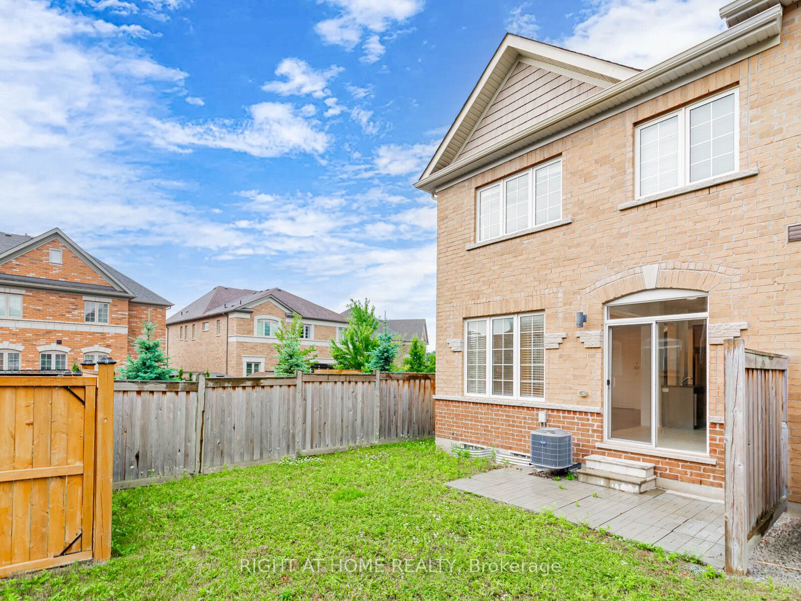 115 Knott End Crescent Property Photo 28