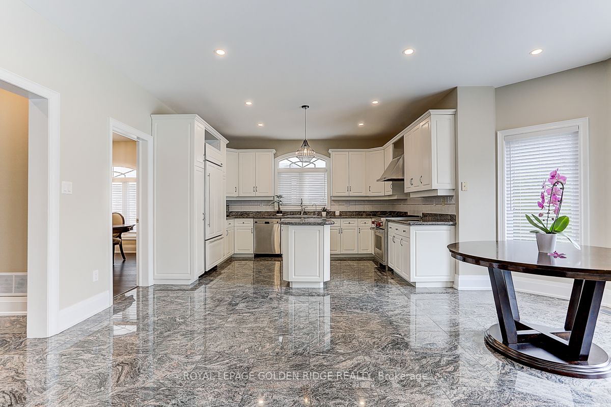 11 Hillsborough Court Property Photo 8