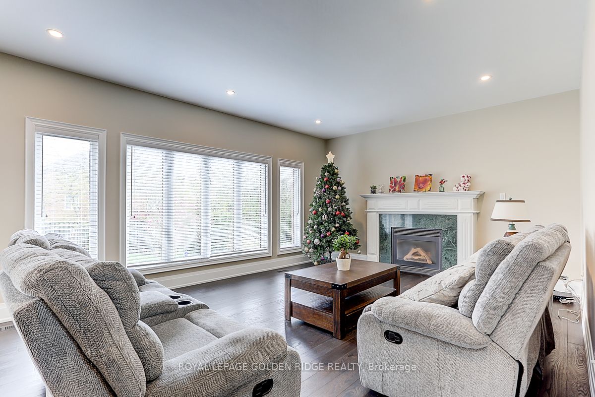 11 Hillsborough Court Property Photo 14