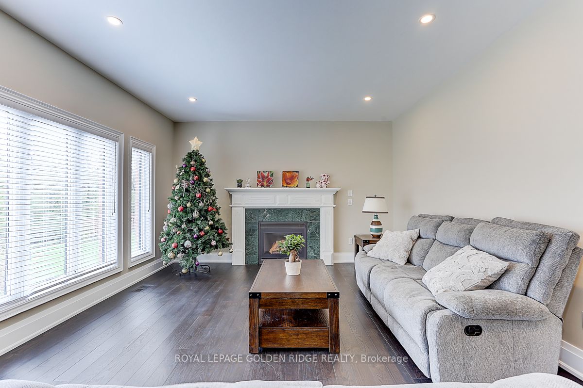 11 Hillsborough Court Property Photo 15