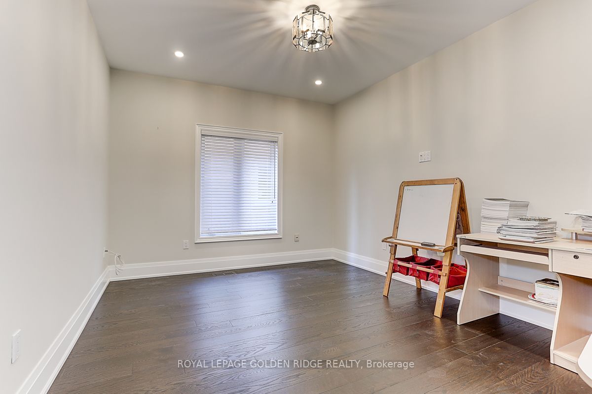 11 Hillsborough Court Property Photo 18
