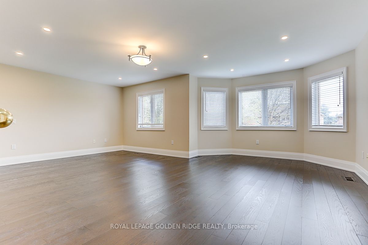 11 Hillsborough Court Property Photo 29