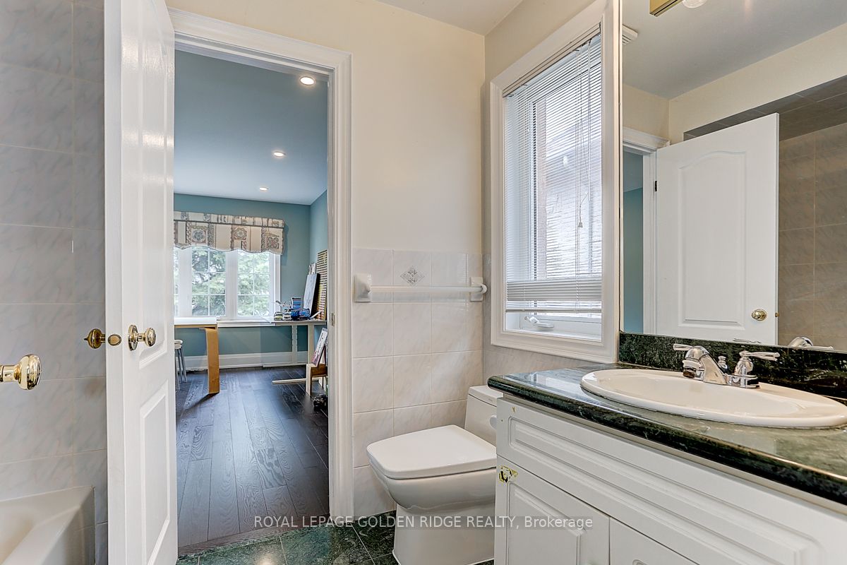 11 Hillsborough Court Property Photo 39