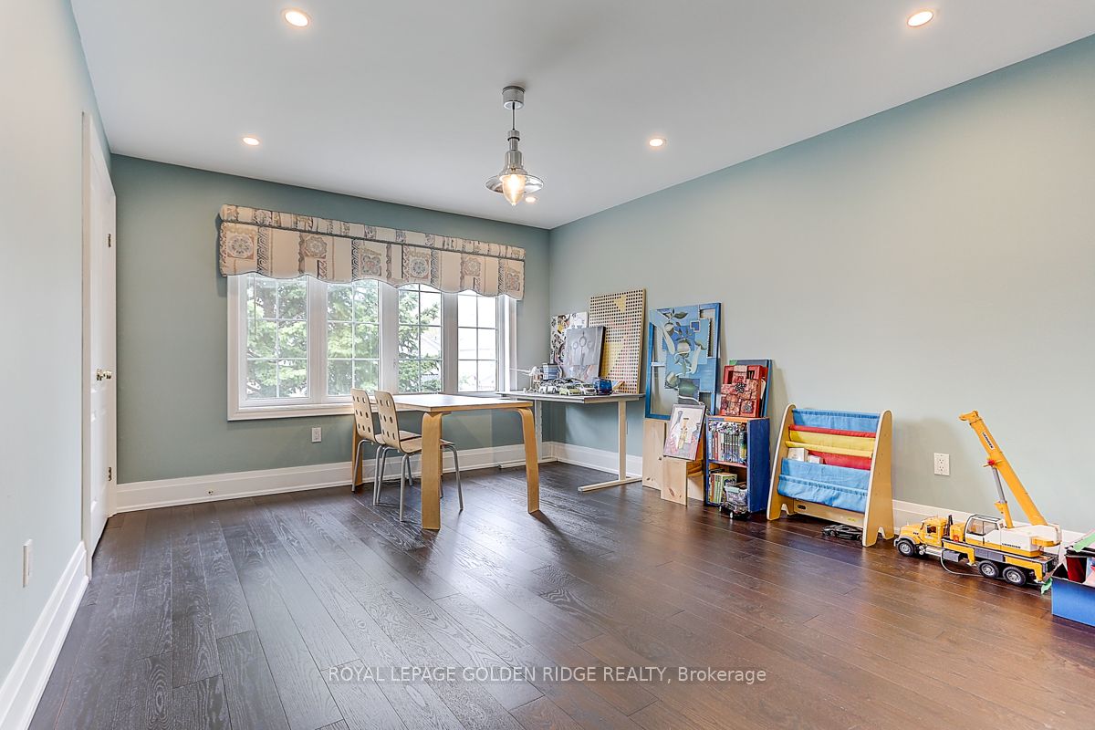11 Hillsborough Court Property Photo 40