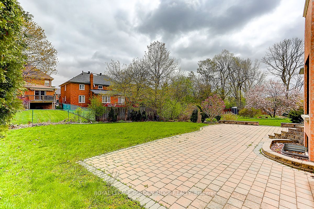 11 Hillsborough Court Property Photo 49