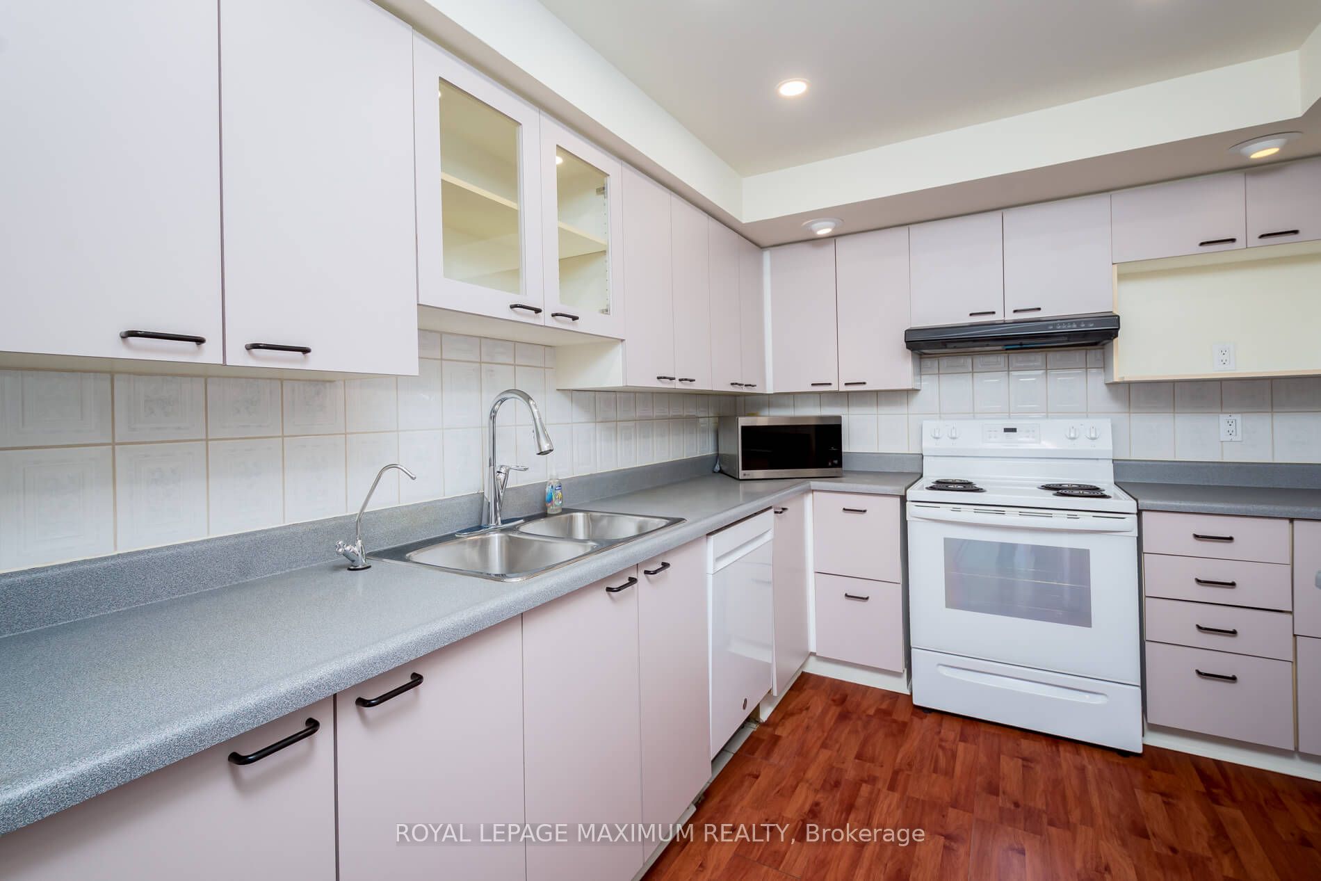 20 Harding Boulevard W 308 Property Photo 10