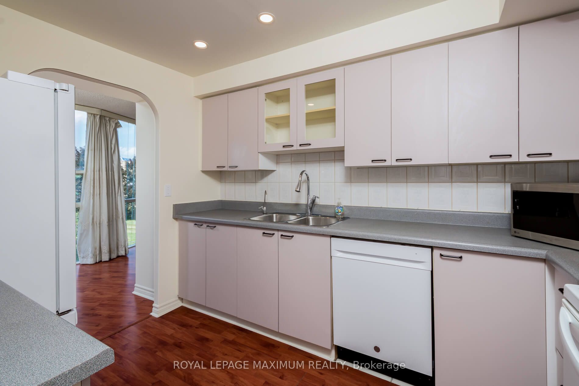 20 Harding Boulevard W 308 Property Photo 11