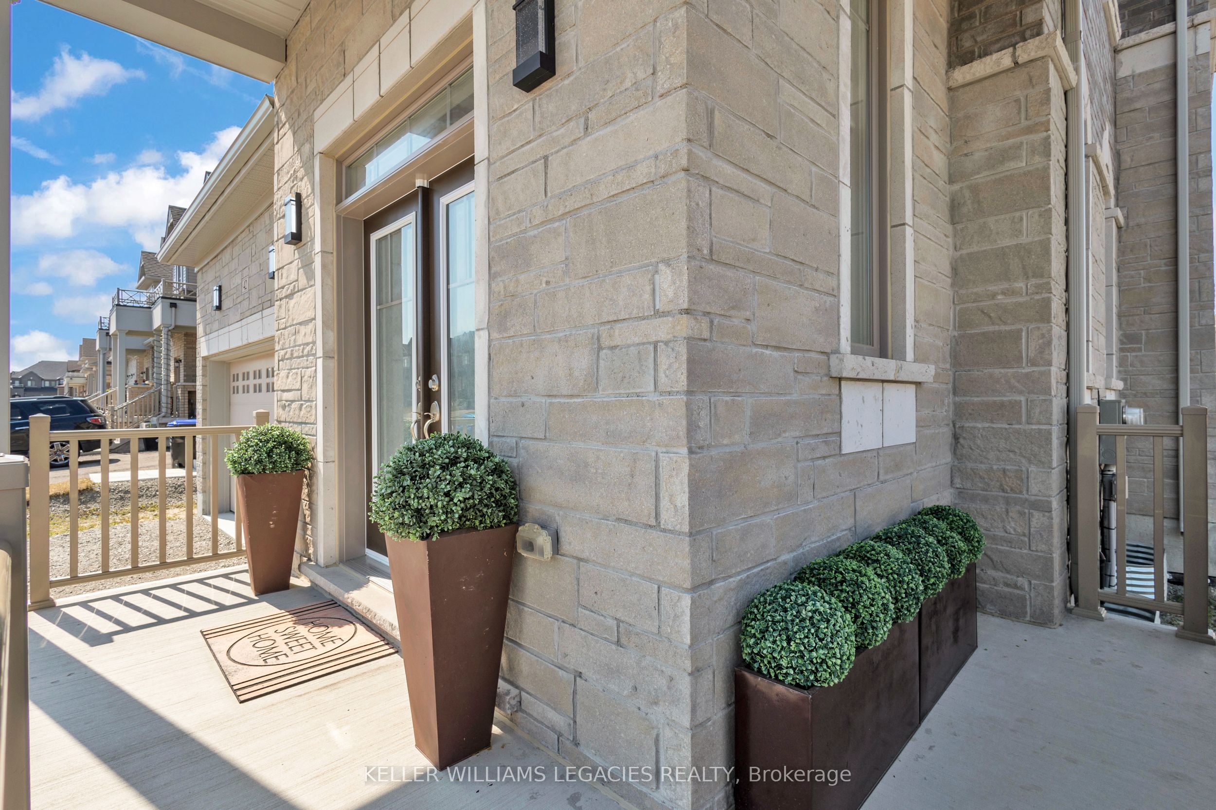 42 Lorne Thomas Place Property Photo 2