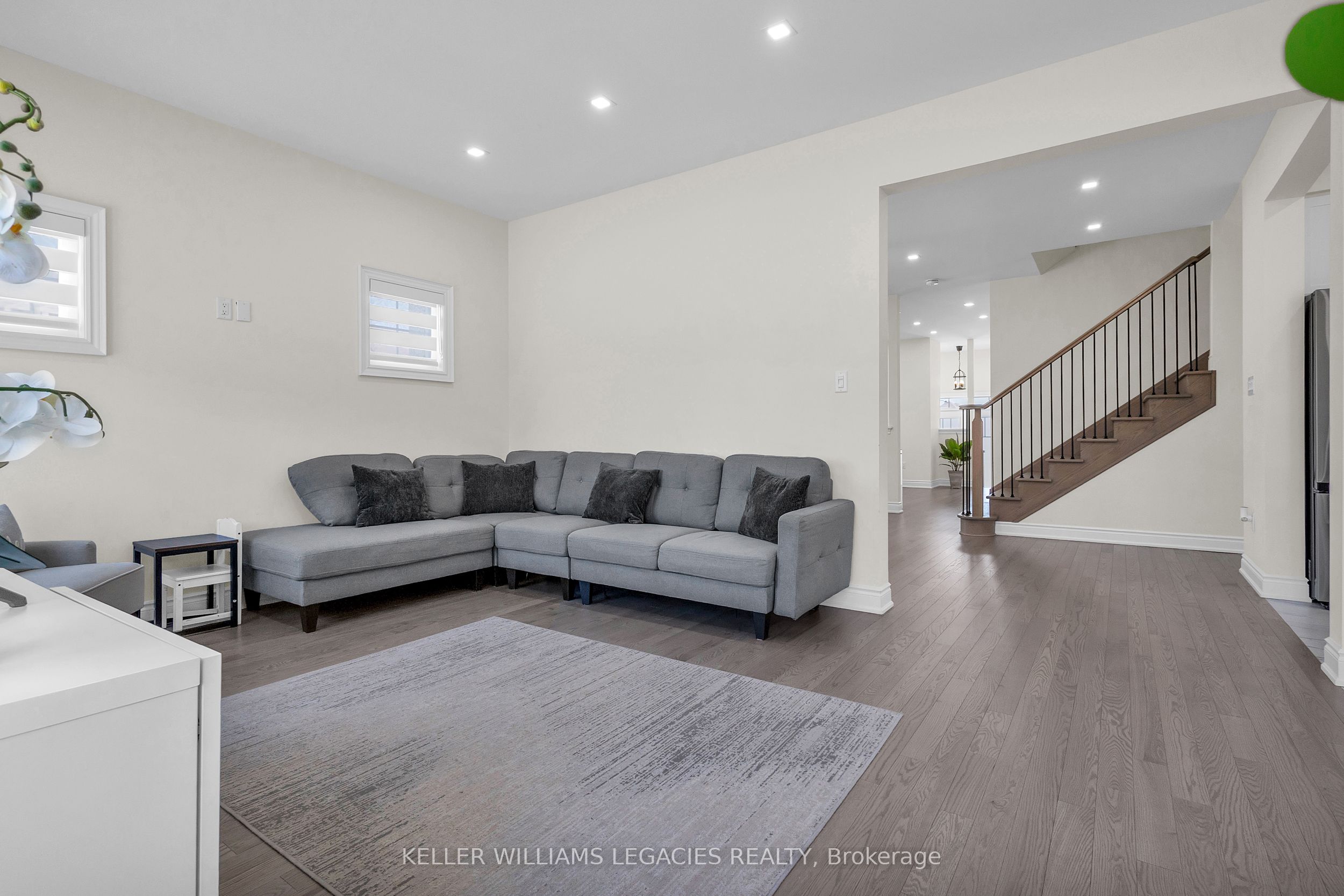 42 Lorne Thomas Place Property Photo 12