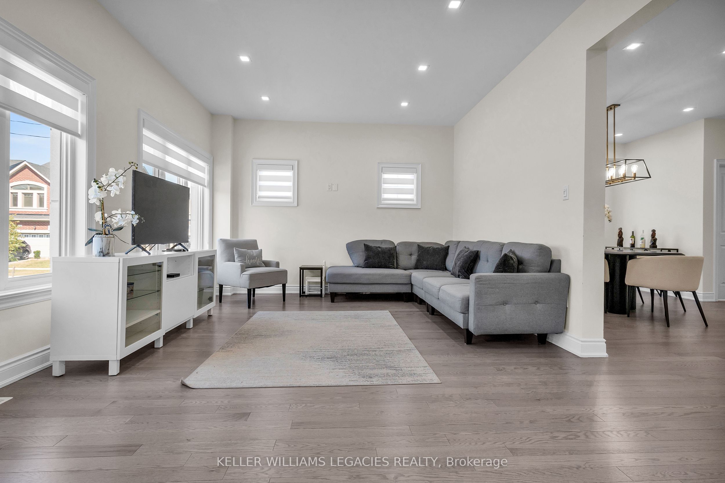 42 Lorne Thomas Place Property Photo 14
