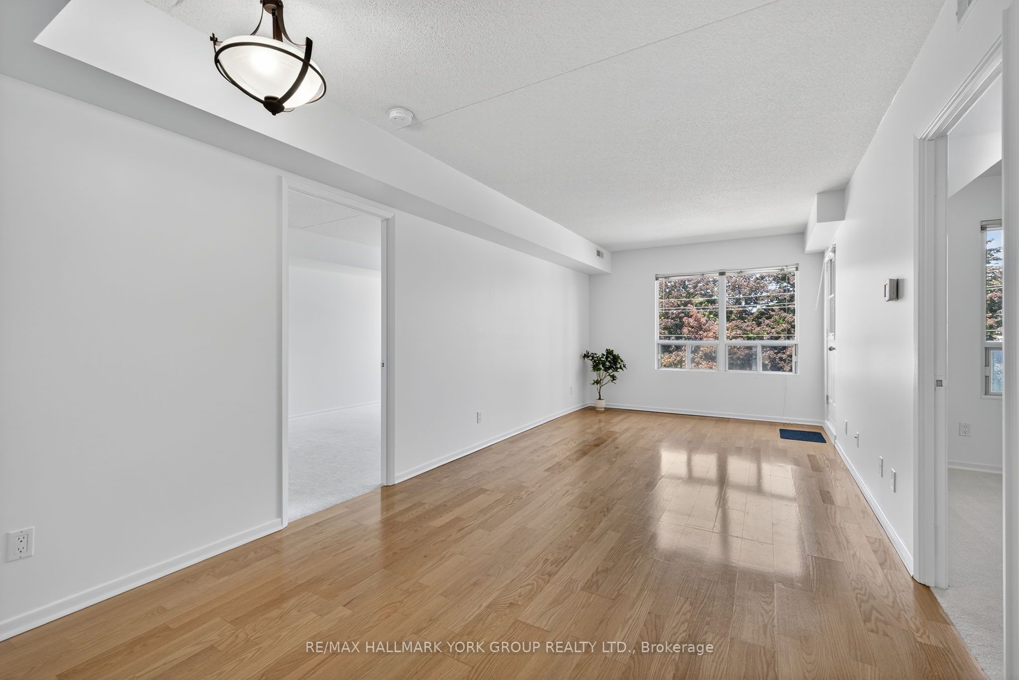 160 Wellington Street E 210 Property Photo 5