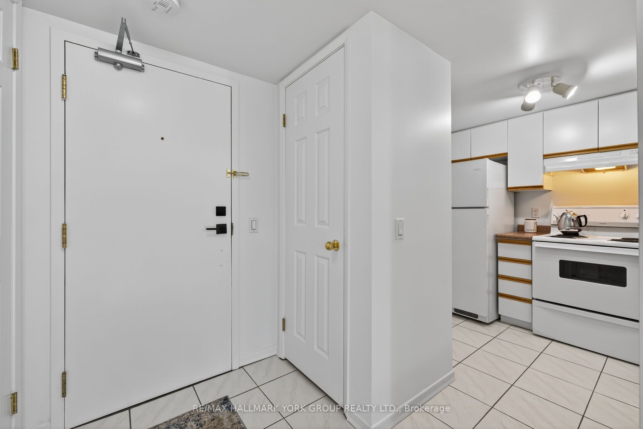 160 Wellington Street E 210 Property Photo 9