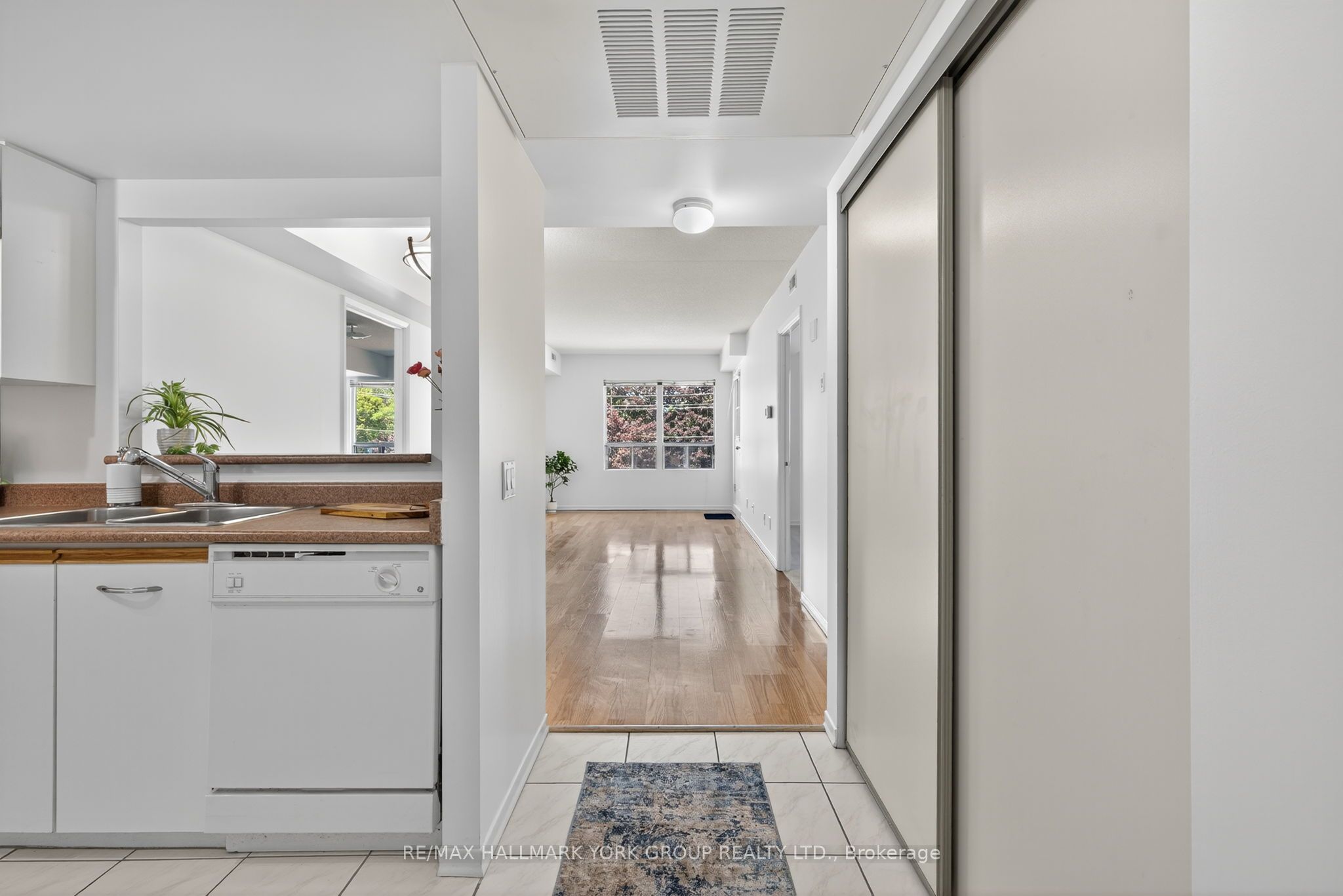 160 Wellington Street E 210 Property Photo 10