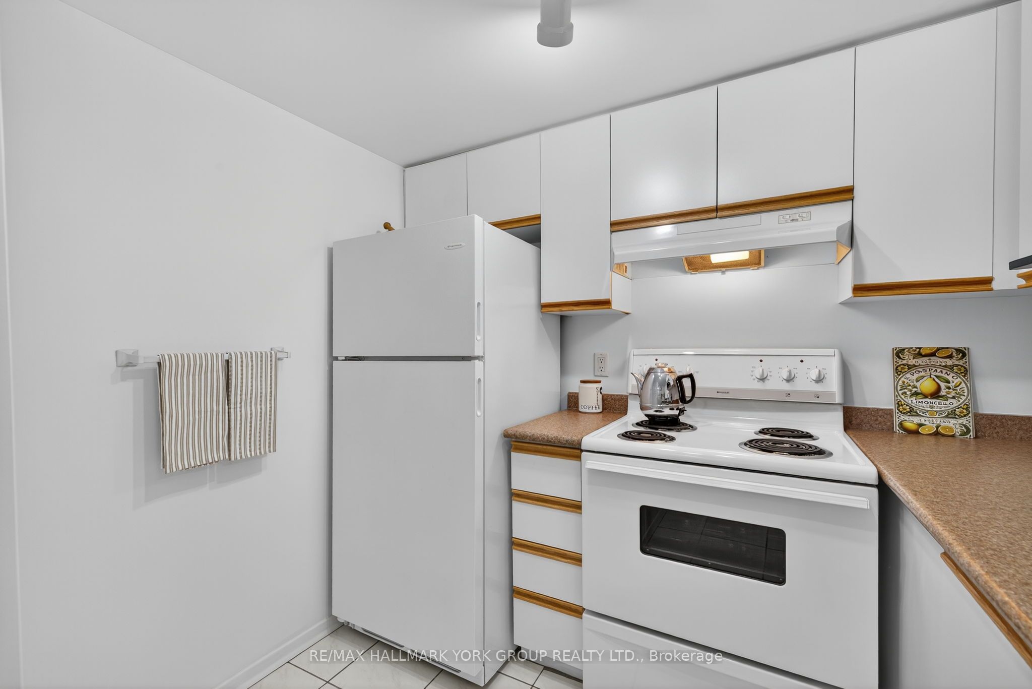 160 Wellington Street E 210 Property Photo 11
