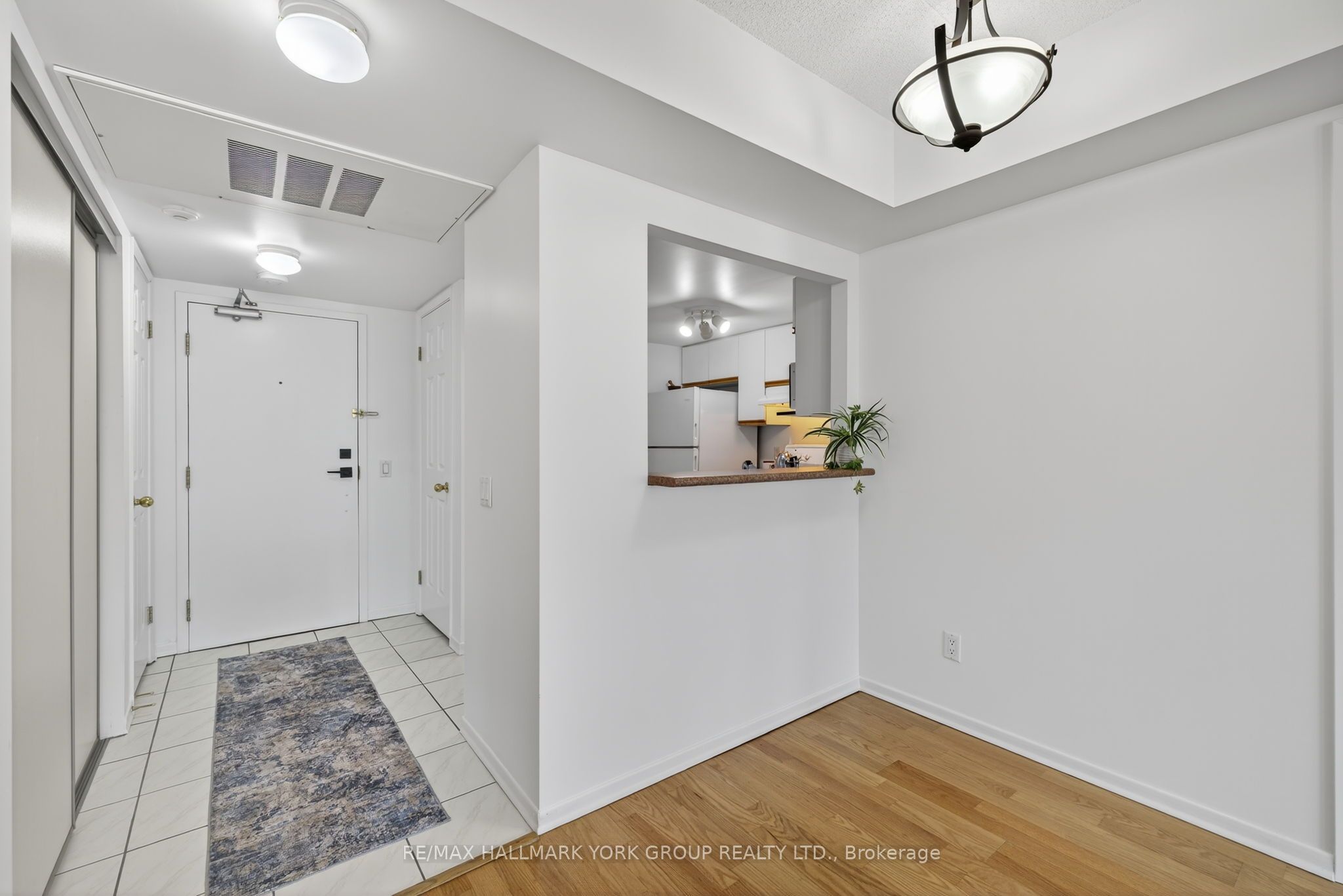 160 Wellington Street E 210 Property Photo 11