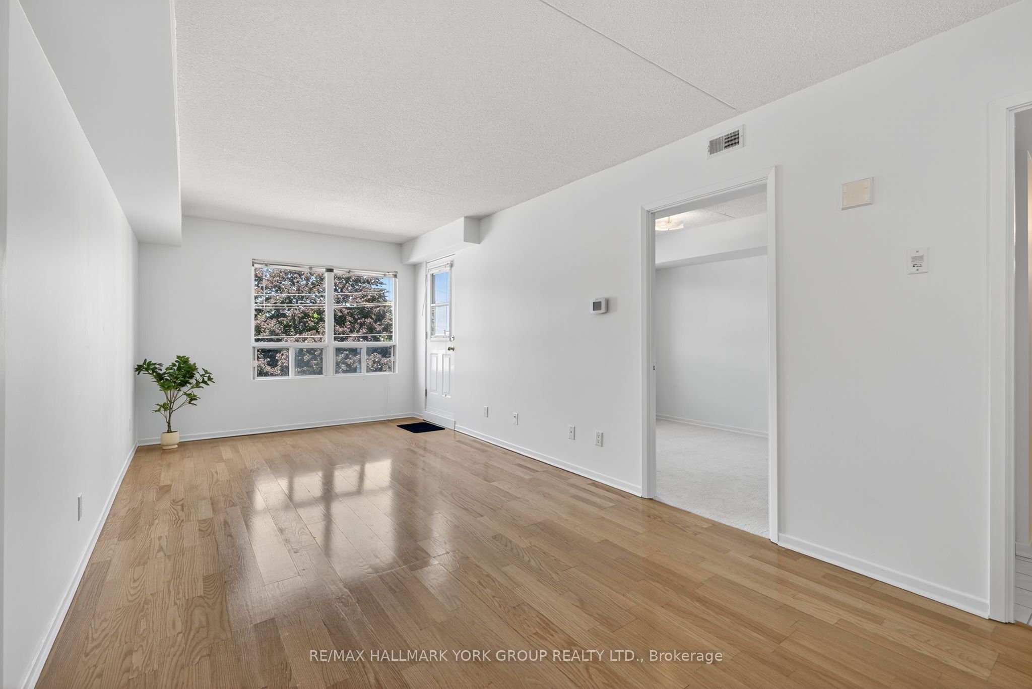 160 Wellington Street E 210 Property Photo 16