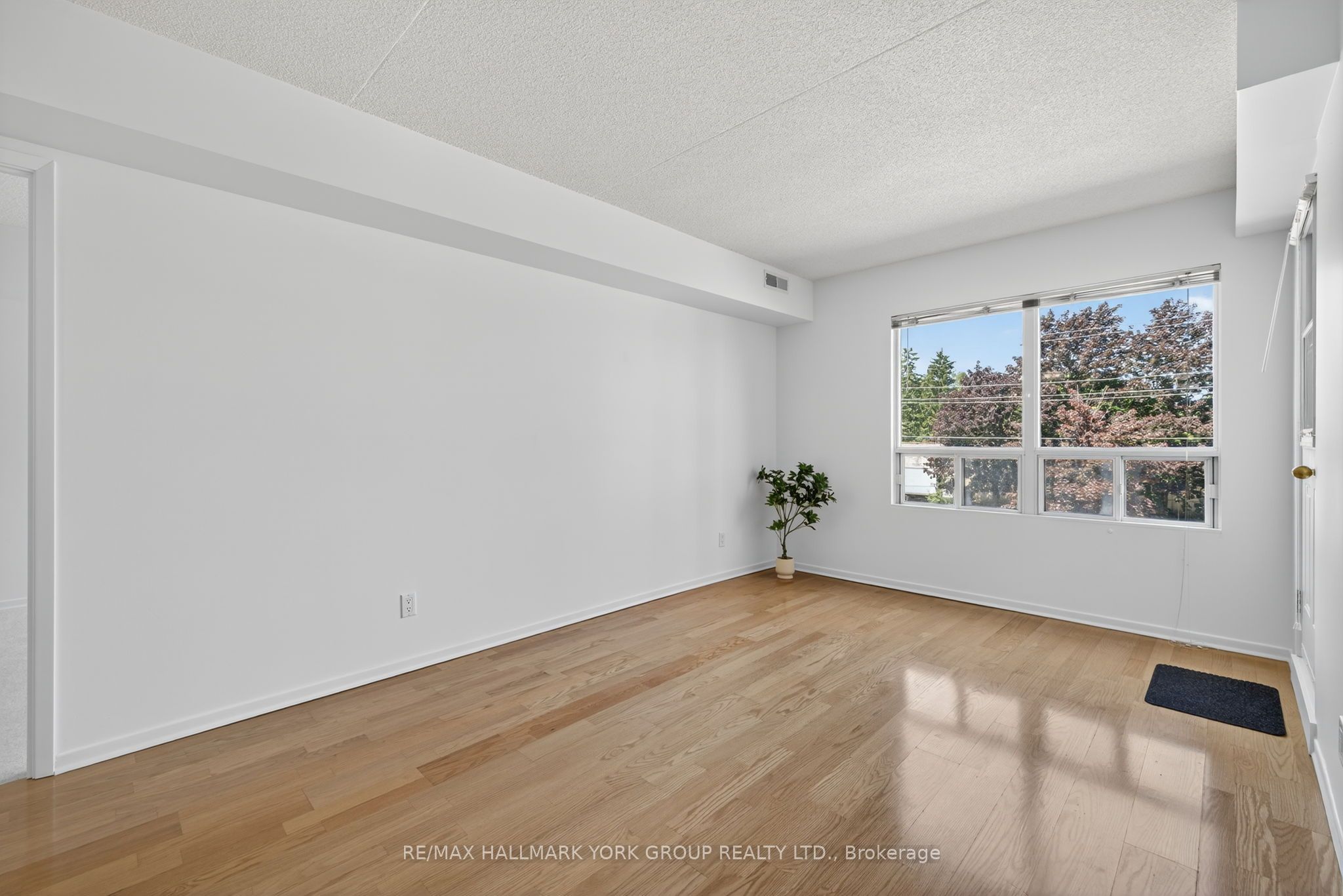 160 Wellington Street E 210 Property Photo 17