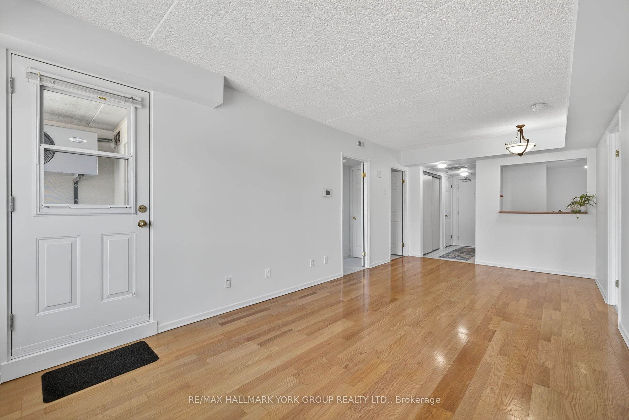 160 Wellington Street E 210 Property Photo 19