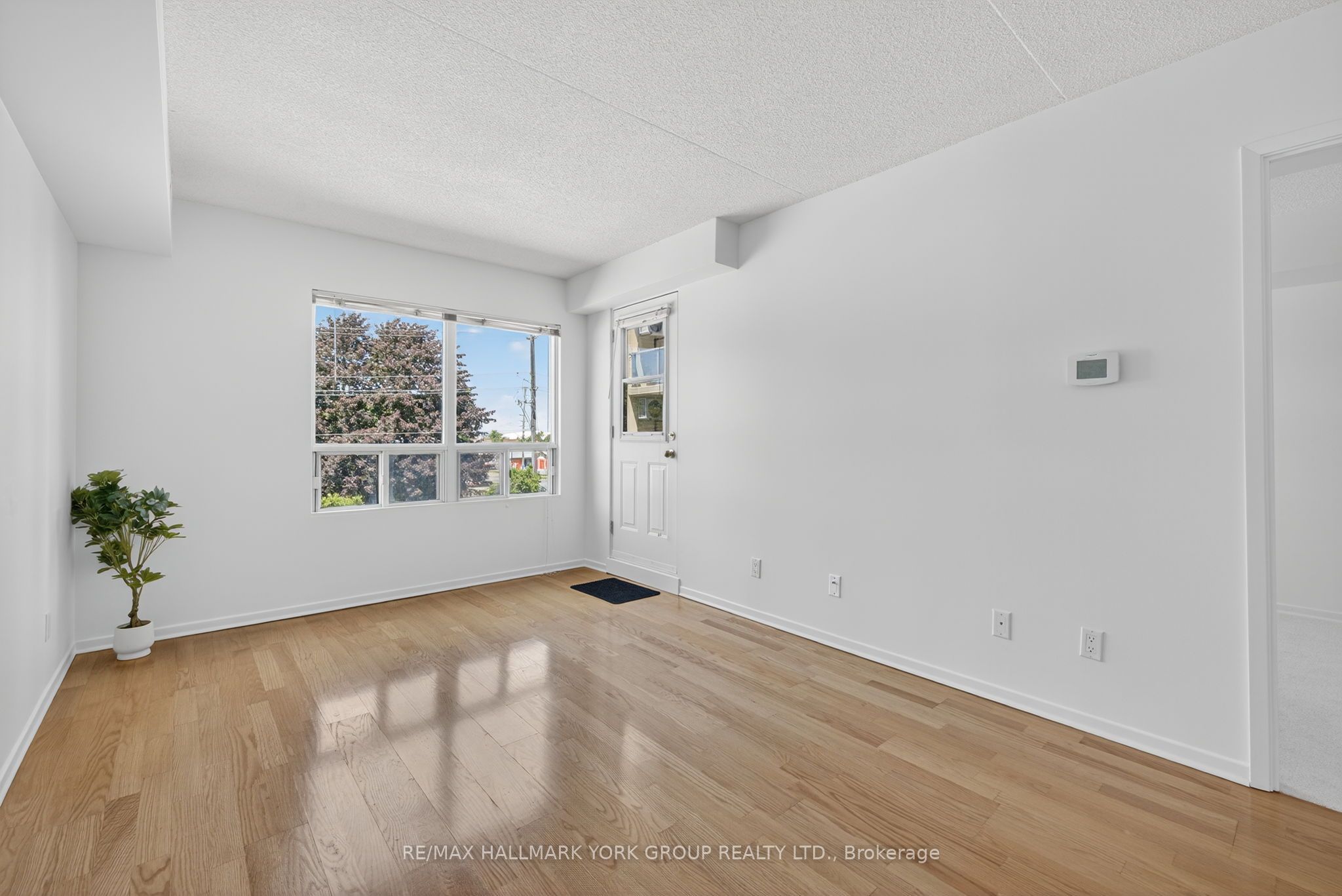 160 Wellington Street E 210 Property Photo 20