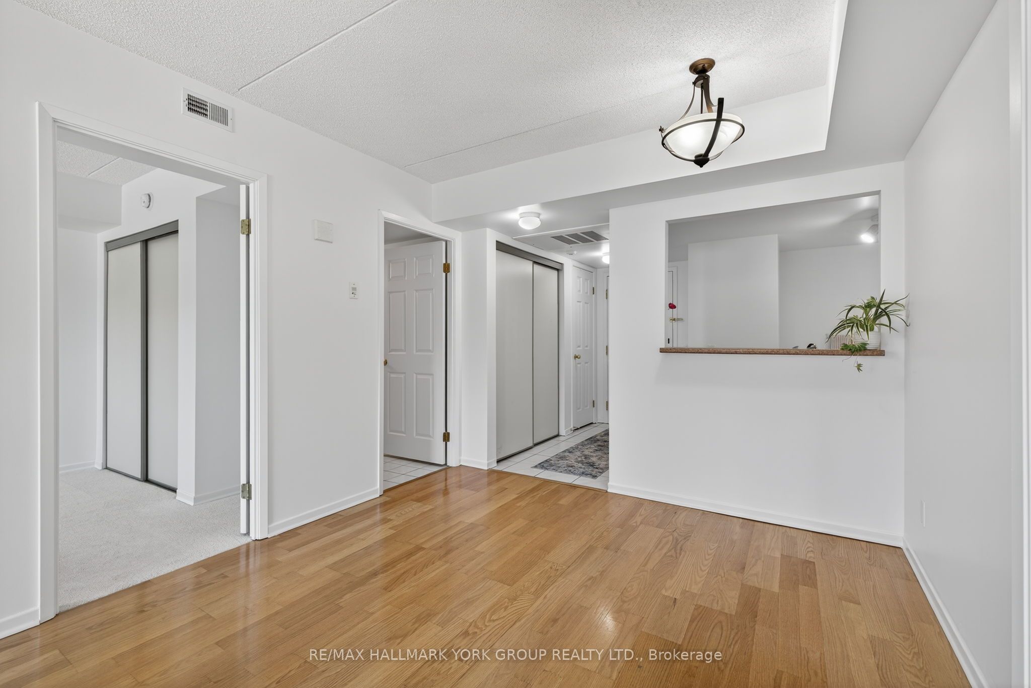 160 Wellington Street E 210 Property Photo 21