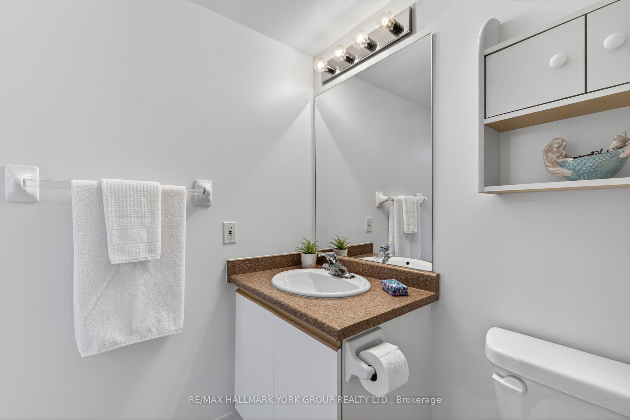 160 Wellington Street E 210 Property Photo 25