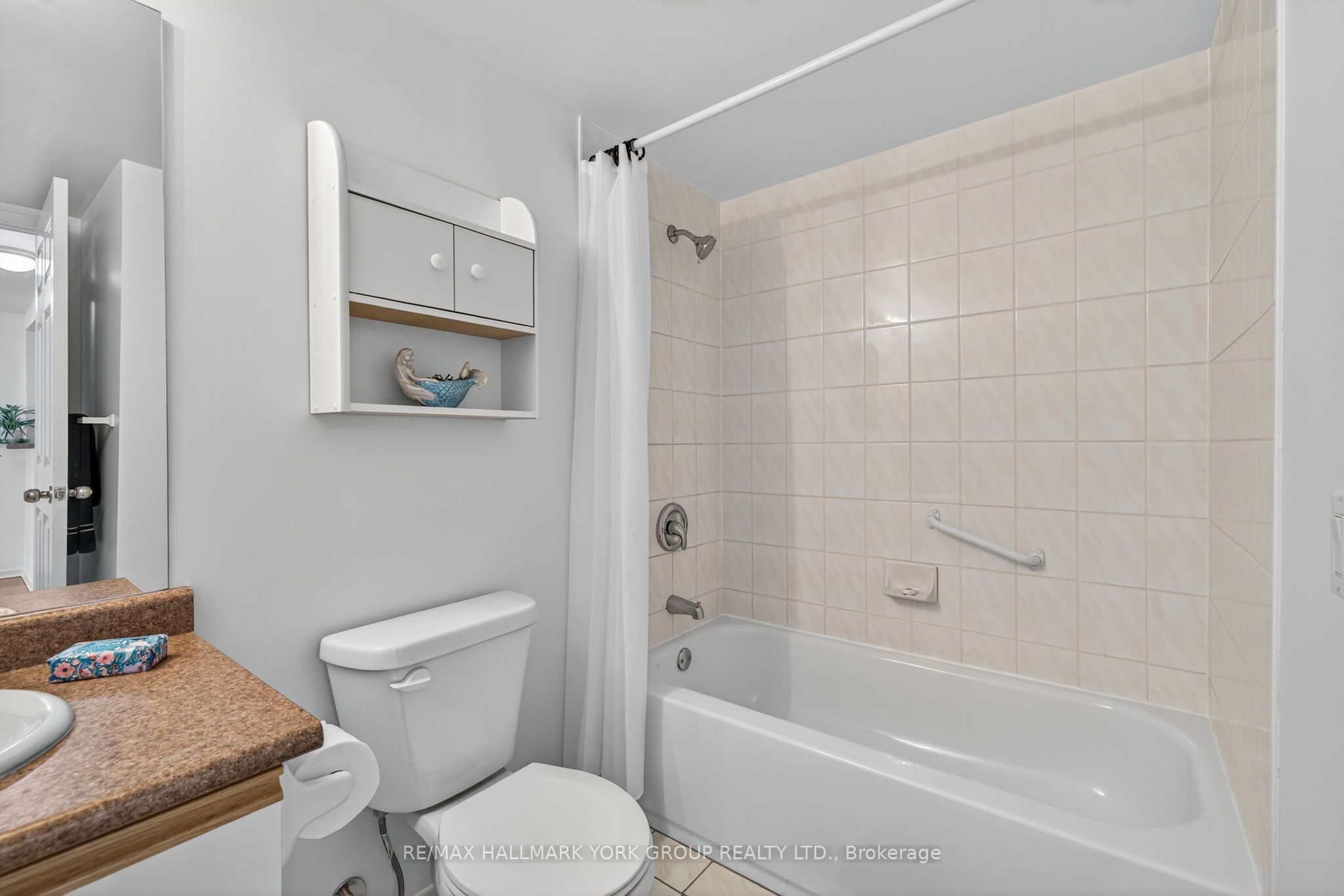 160 Wellington Street E 210 Property Photo 26