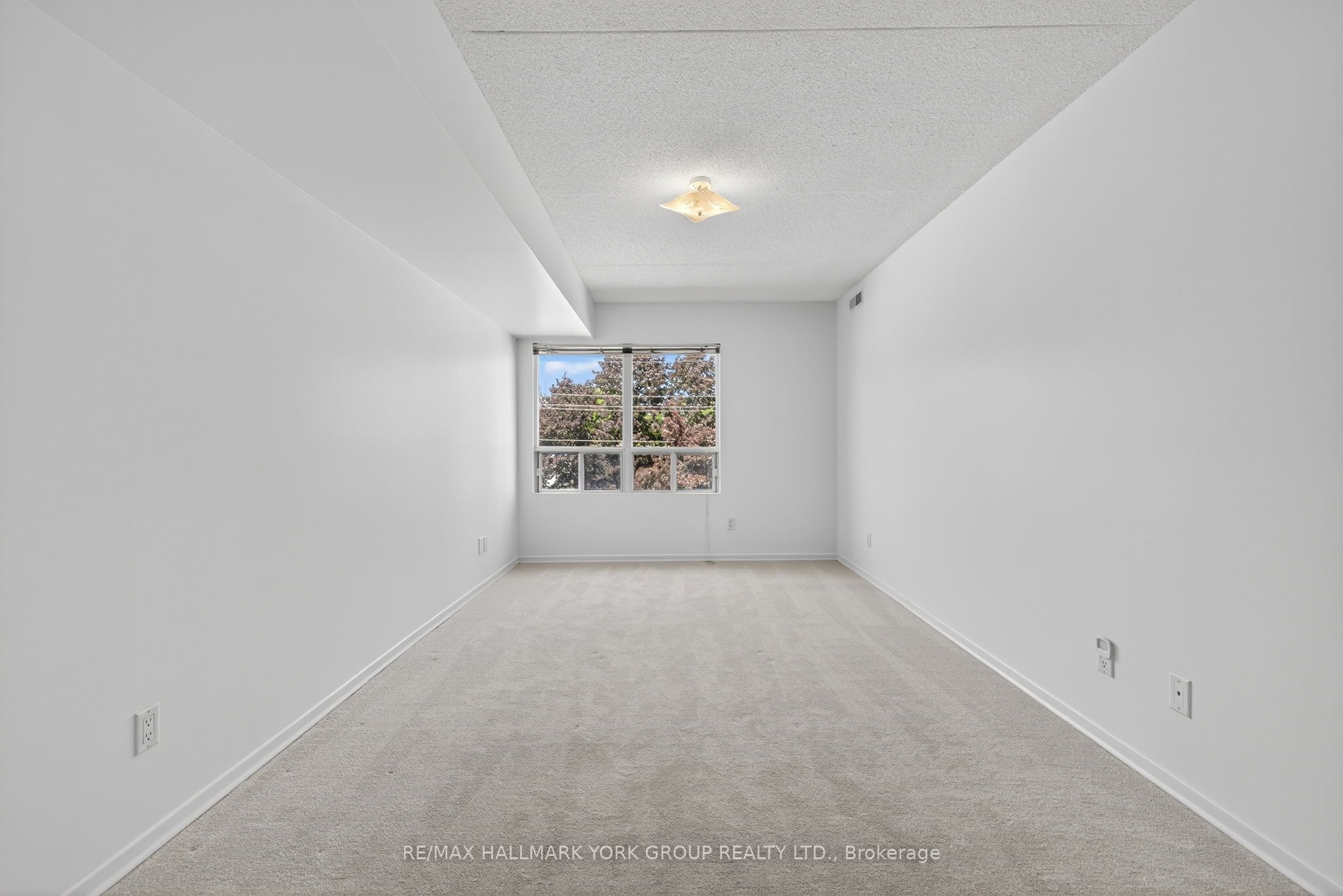 160 Wellington Street E 210 Property Photo 29