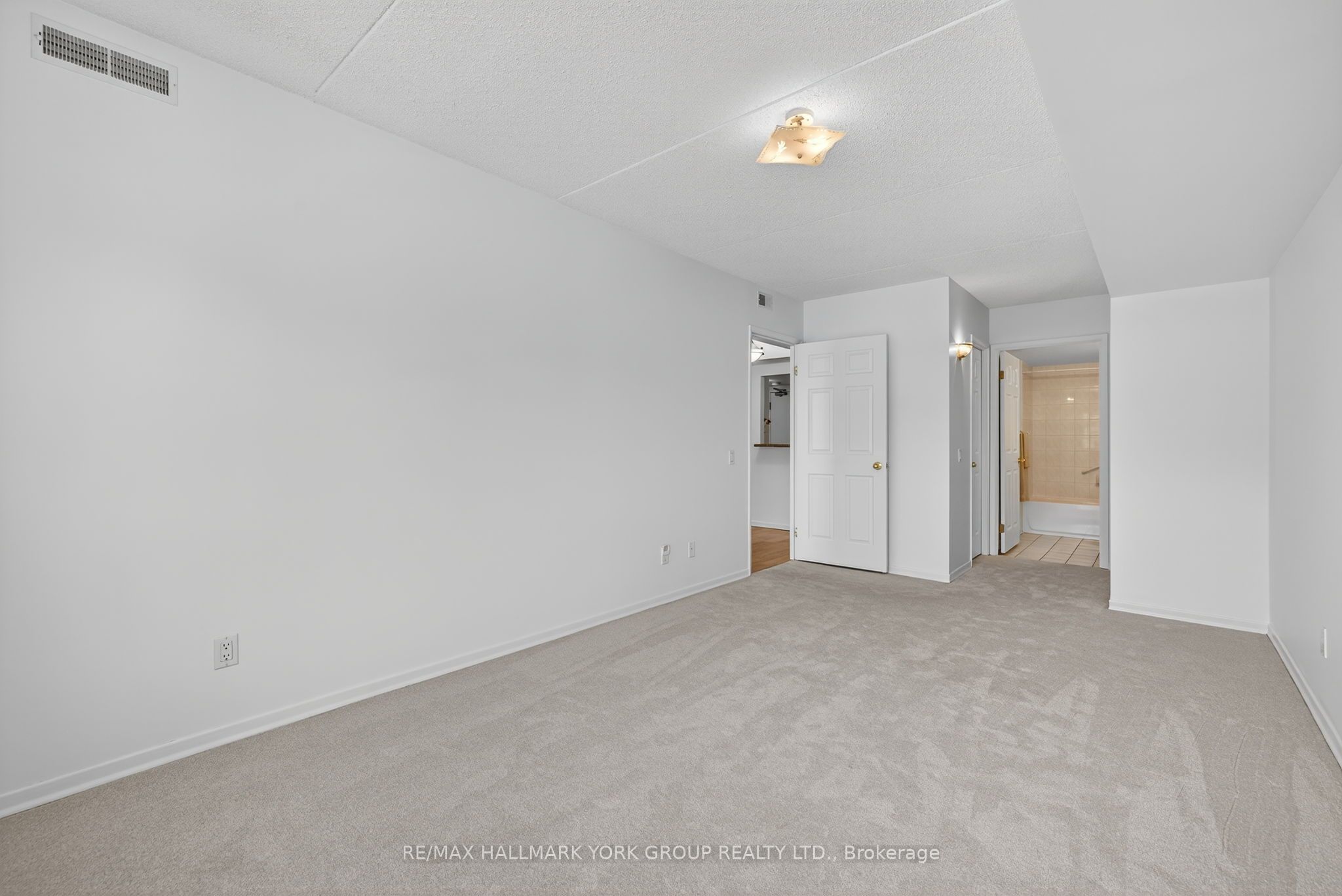 160 Wellington Street E 210 Property Photo 31