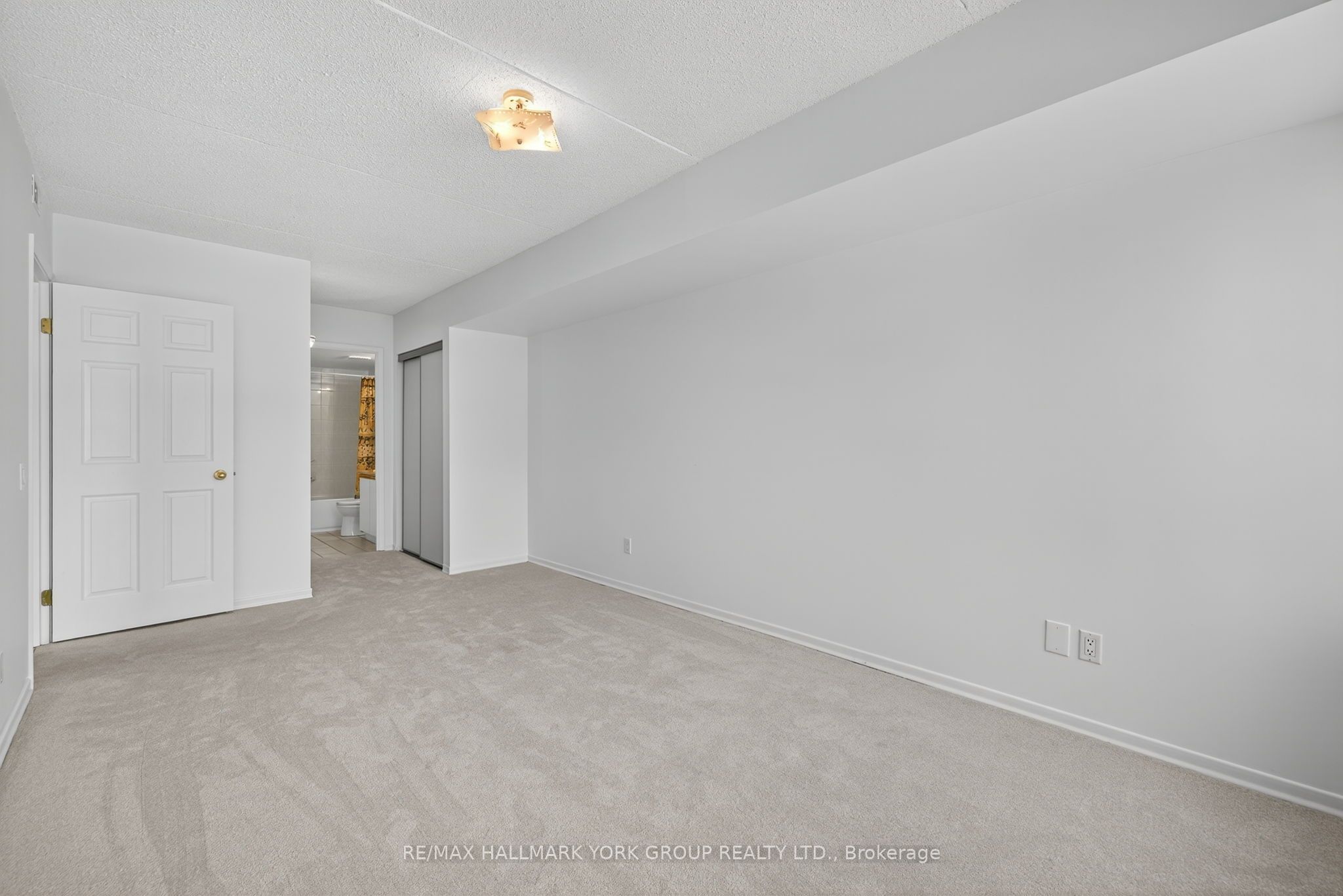 160 Wellington Street E 210 Property Photo 33
