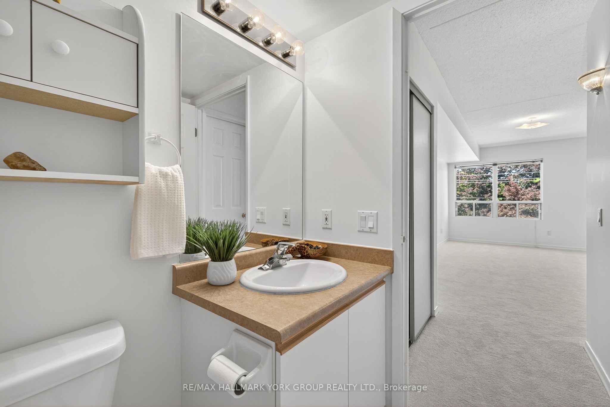 160 Wellington Street E 210 Property Photo 34