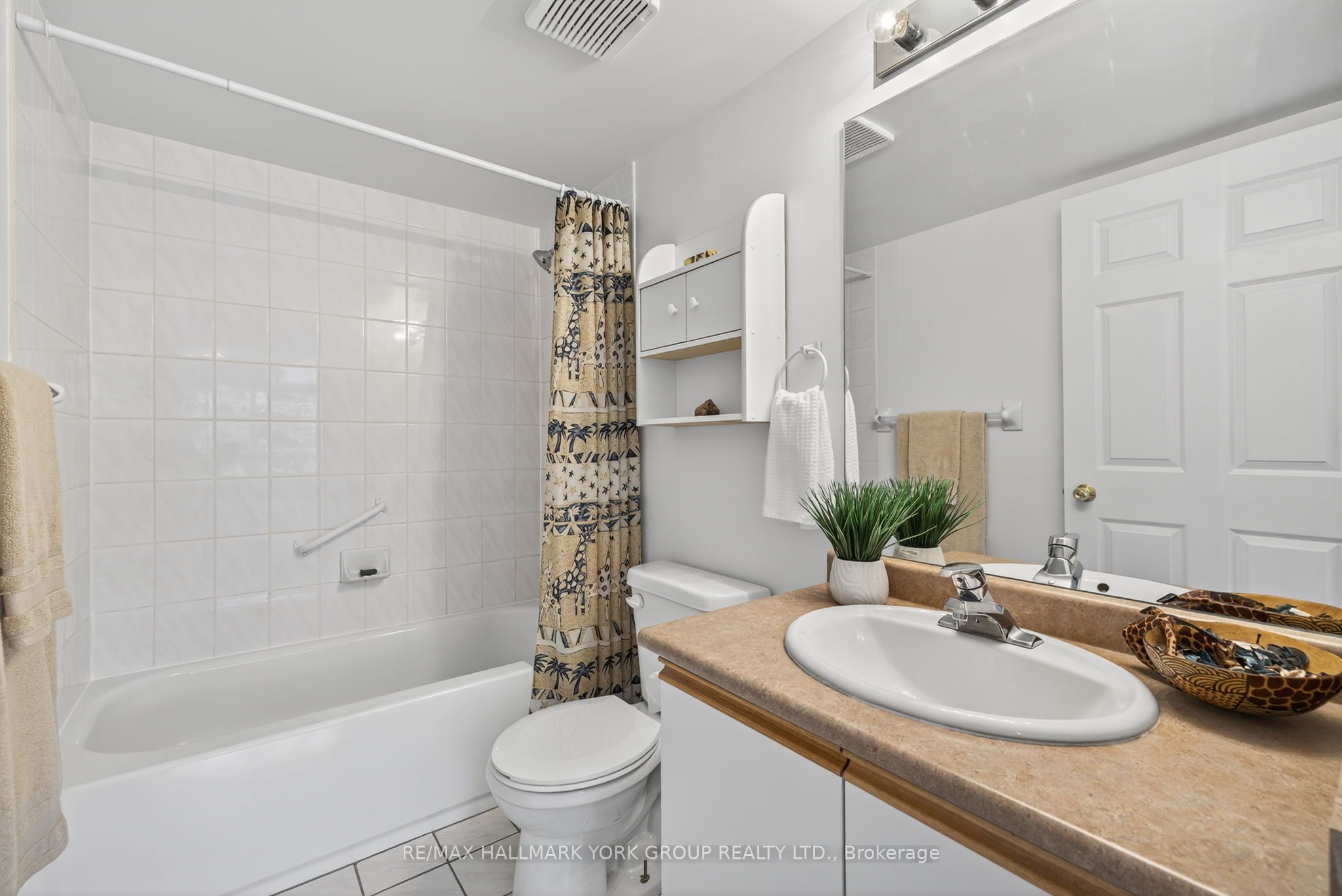160 Wellington Street E 210 Property Photo 35