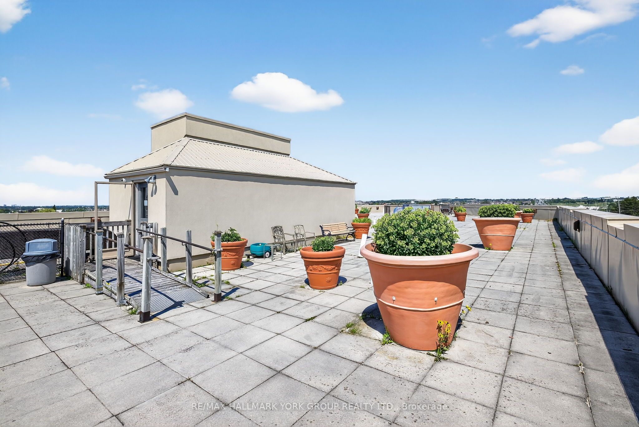 160 Wellington Street E 210 Property Photo 40