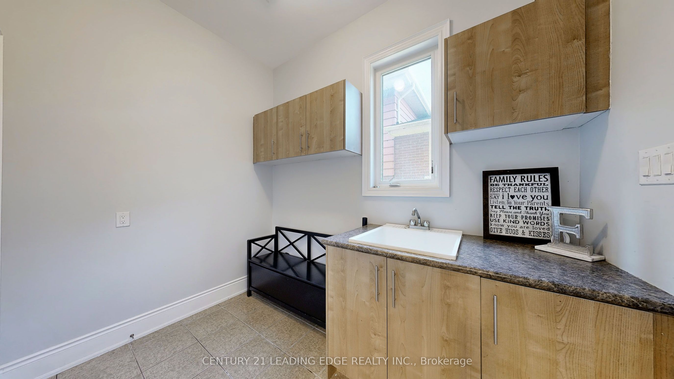 12146 Tenth Line Property Photo 22