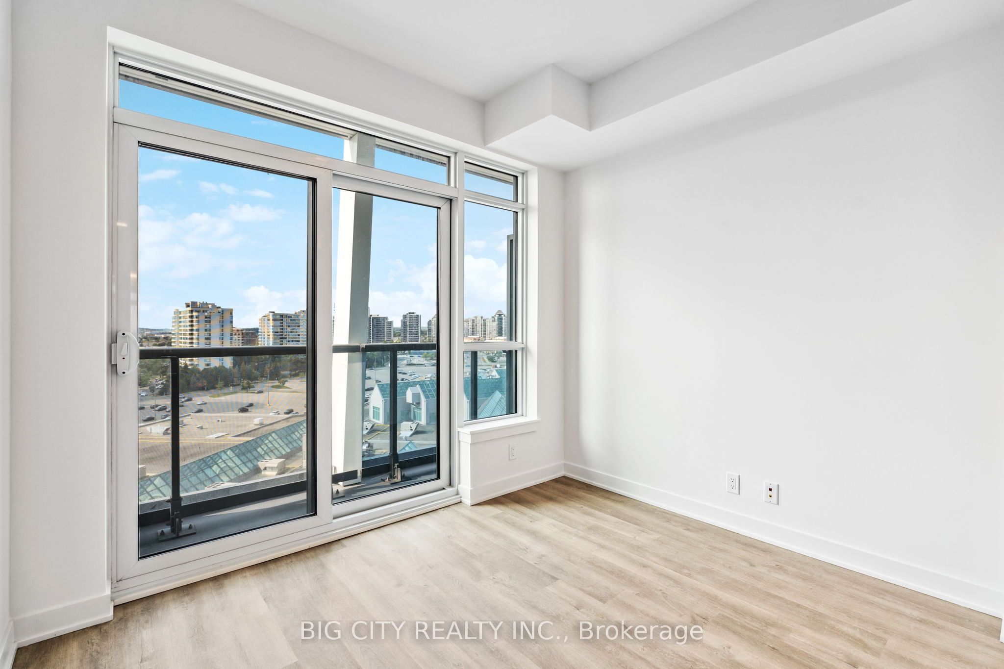 50 Upper Mall Way 906b Property Photo 10