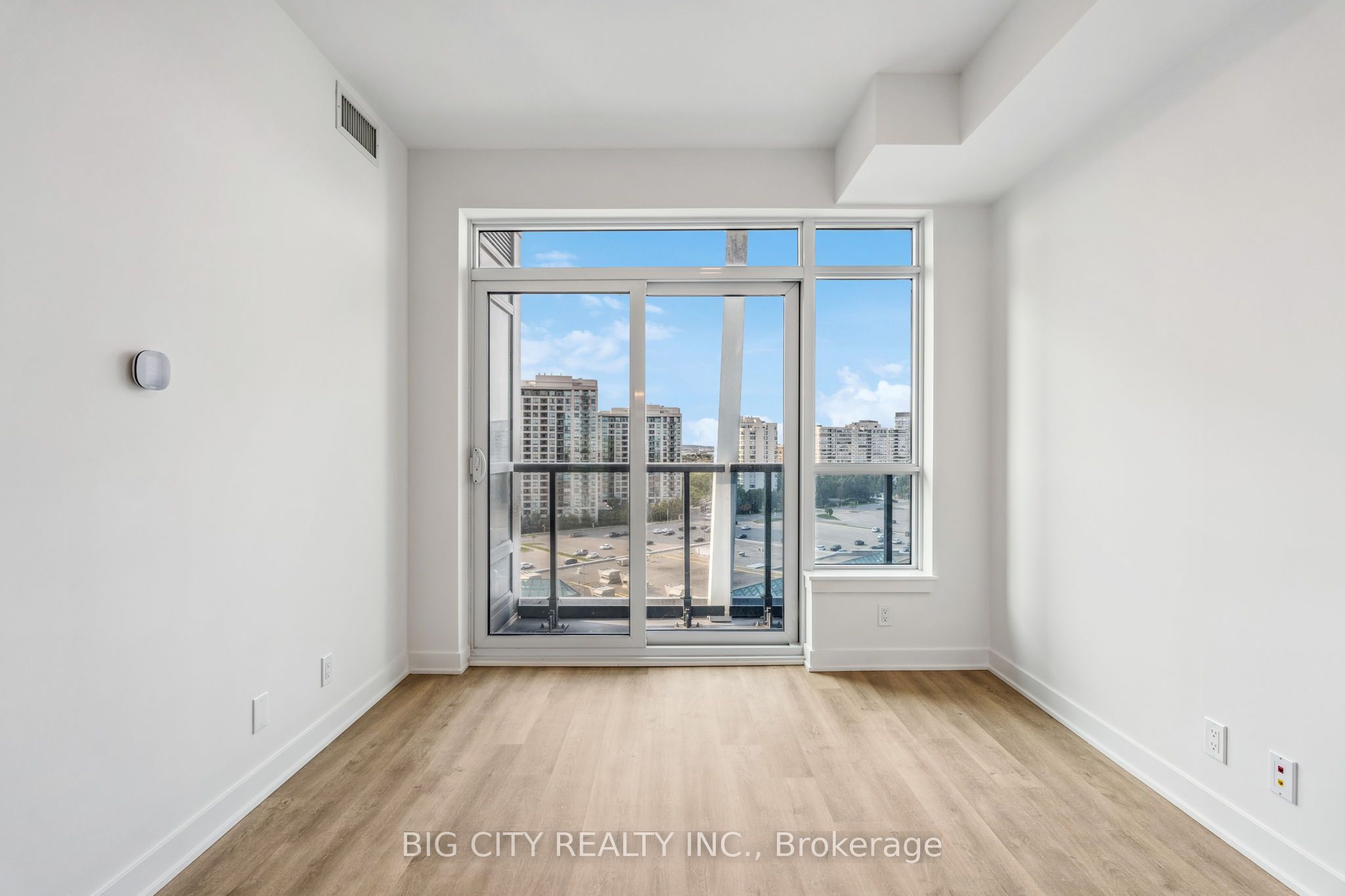 50 Upper Mall Way 906b Property Photo 13