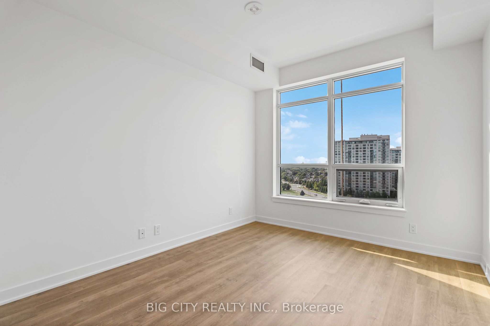 50 Upper Mall Way 906b Property Photo 14