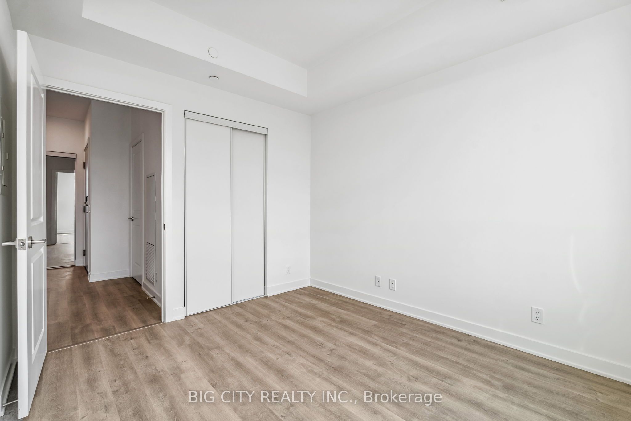 50 Upper Mall Way 906b Property Photo 15