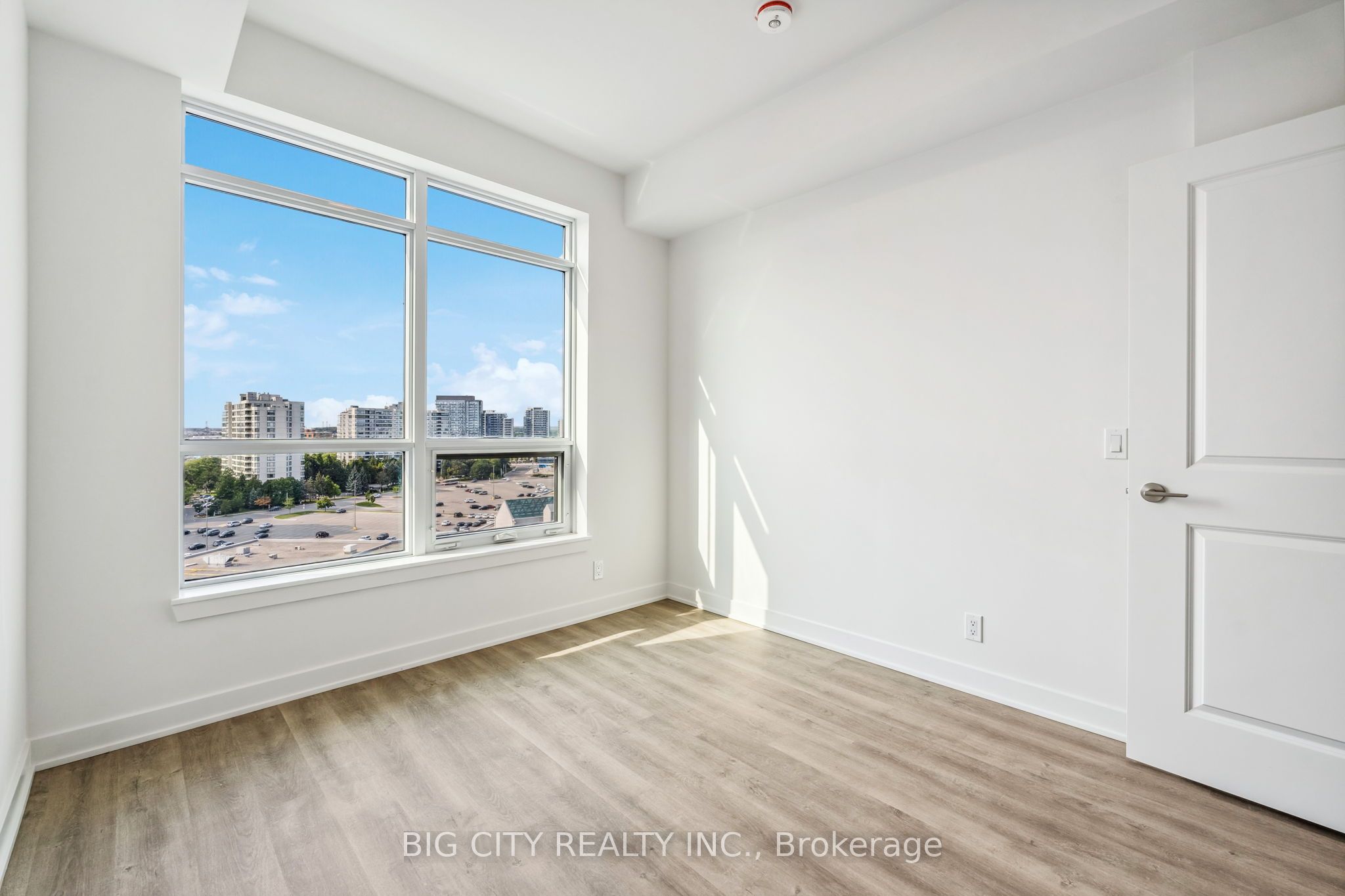 50 Upper Mall Way 906b Property Photo 16