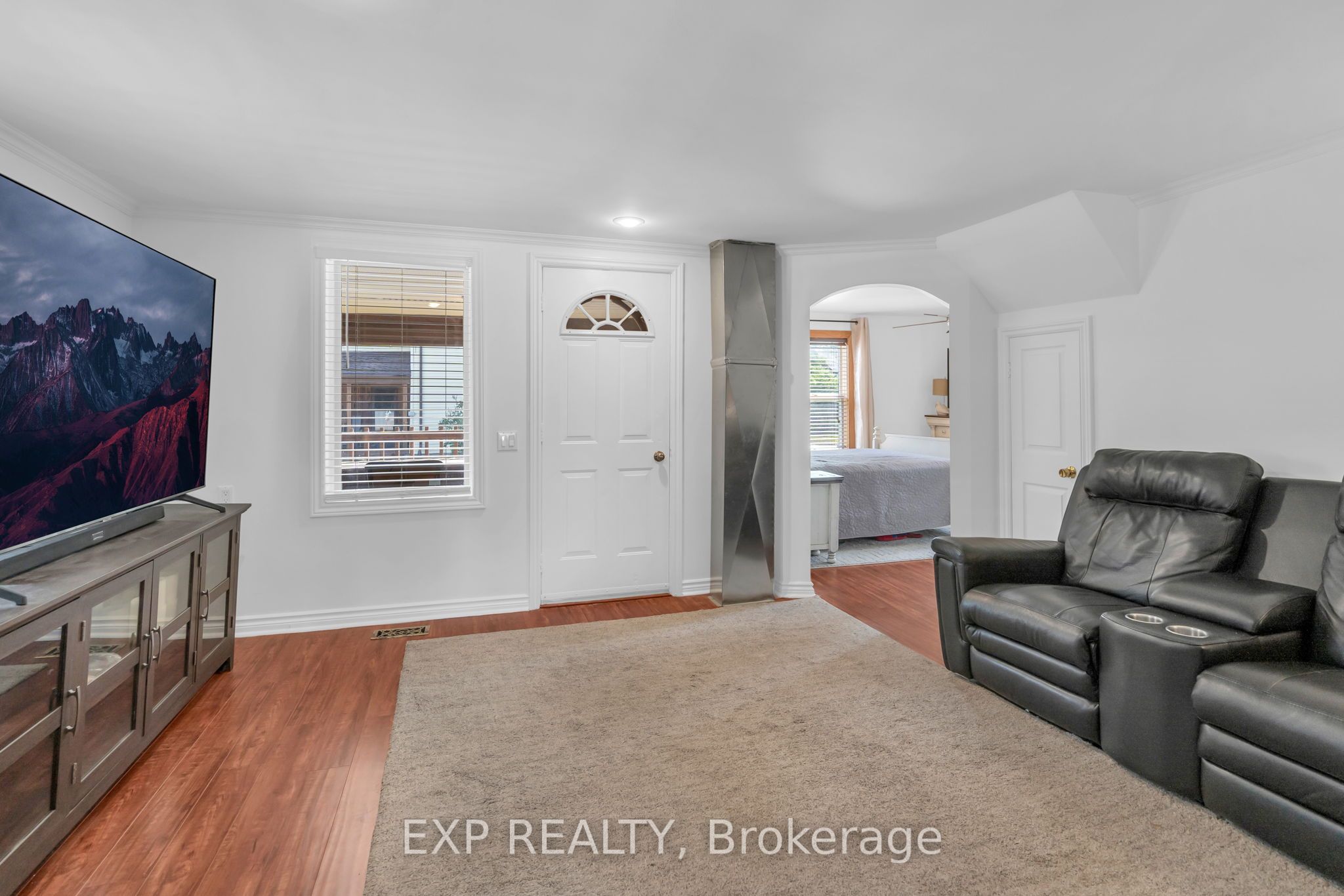 16 Maple Street S Property Photo 6