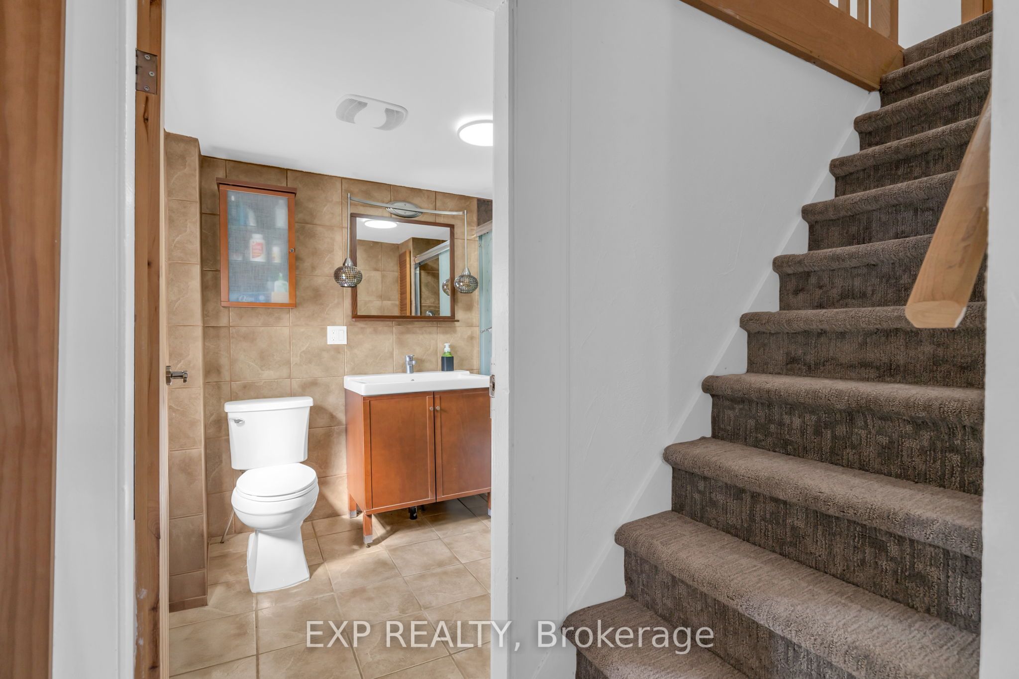 16 Maple Street S Property Photo 15