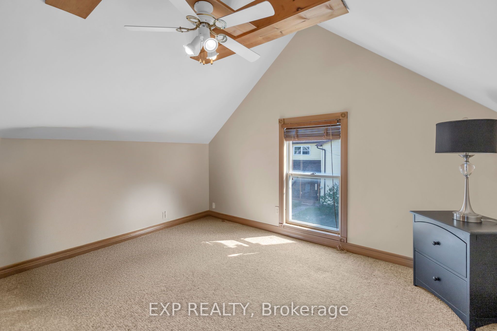 16 Maple Street S Property Photo 19