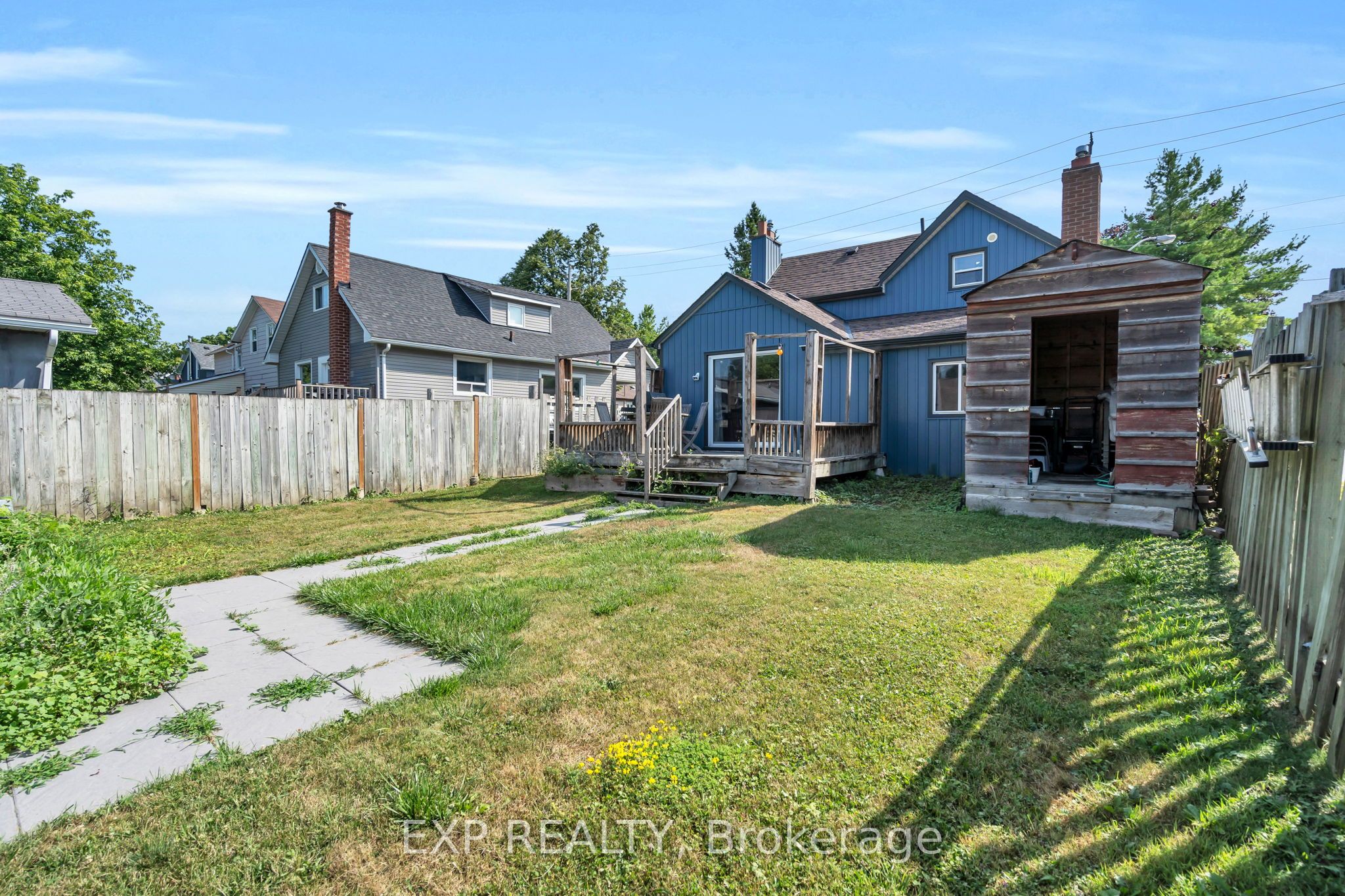 16 Maple Street S Property Photo 26