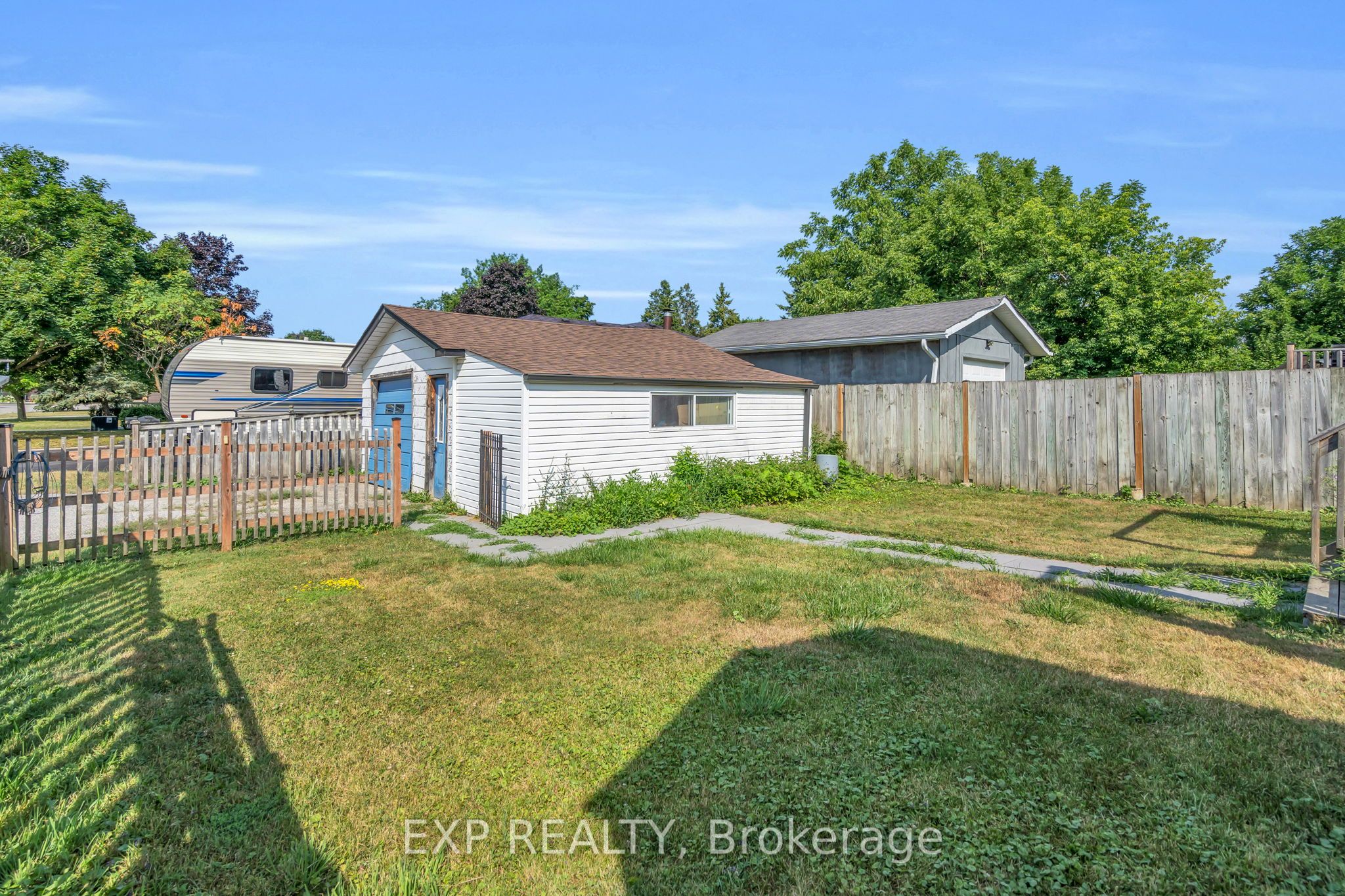 16 Maple Street S Property Photo 28