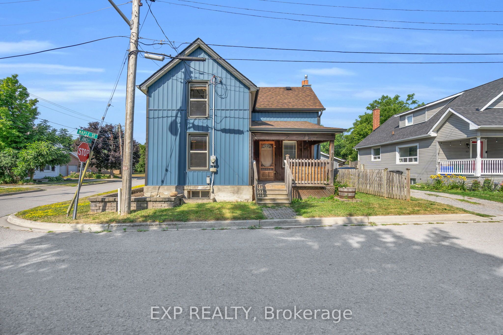 16 Maple Street S Property Photo 31