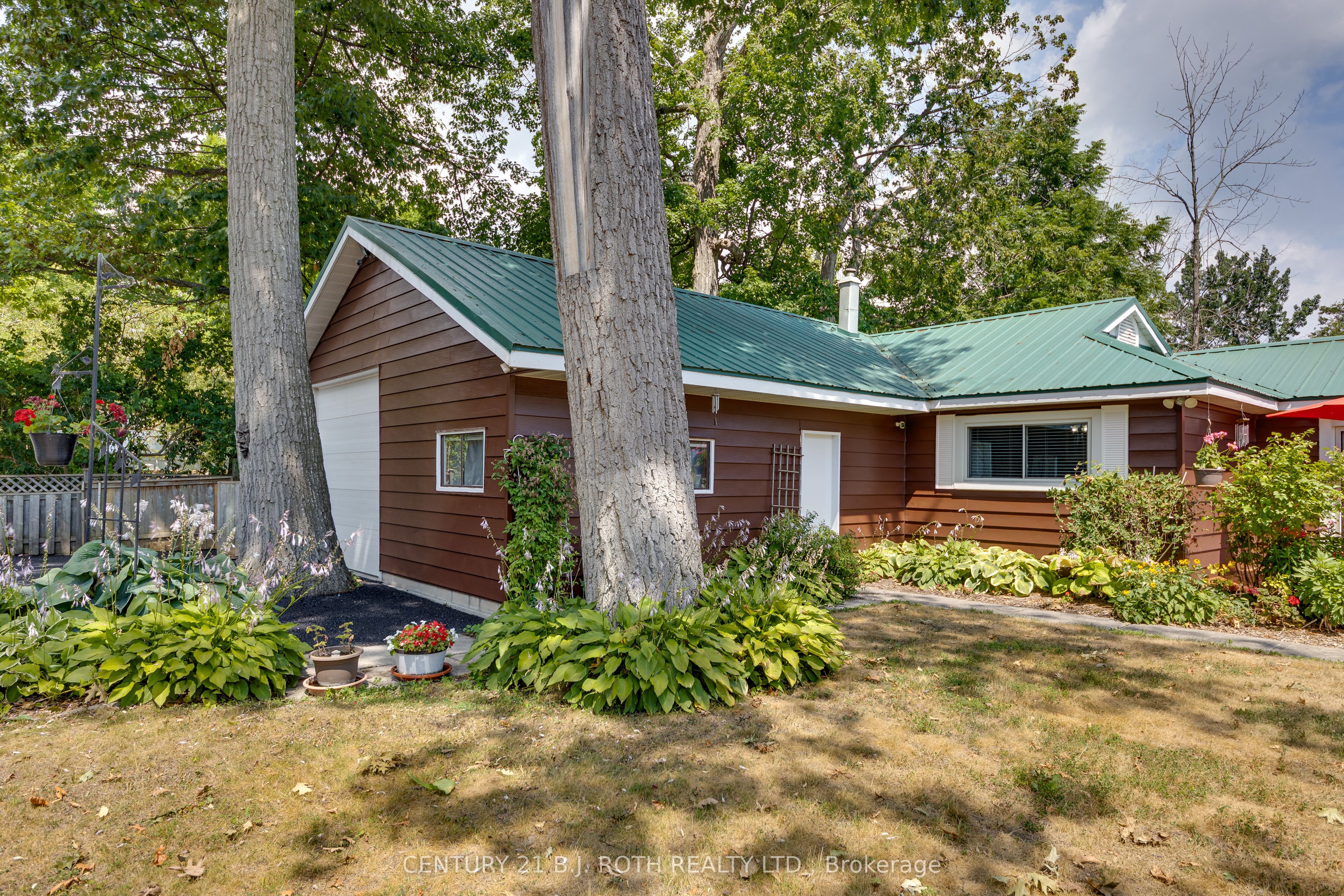 3929 Alderly Avenue Property Photo 3