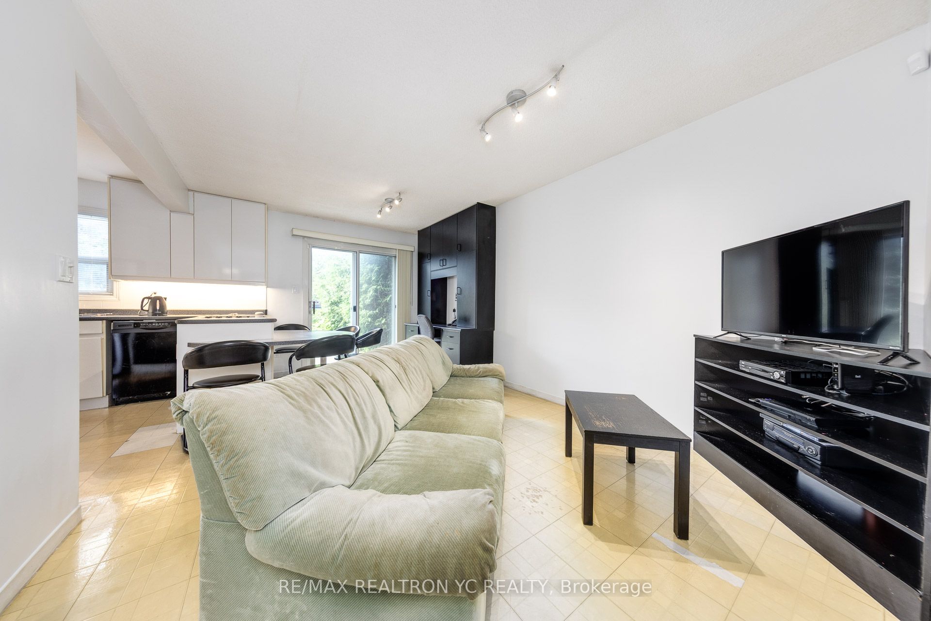 4 Dersingham Crescent Property Photo 11