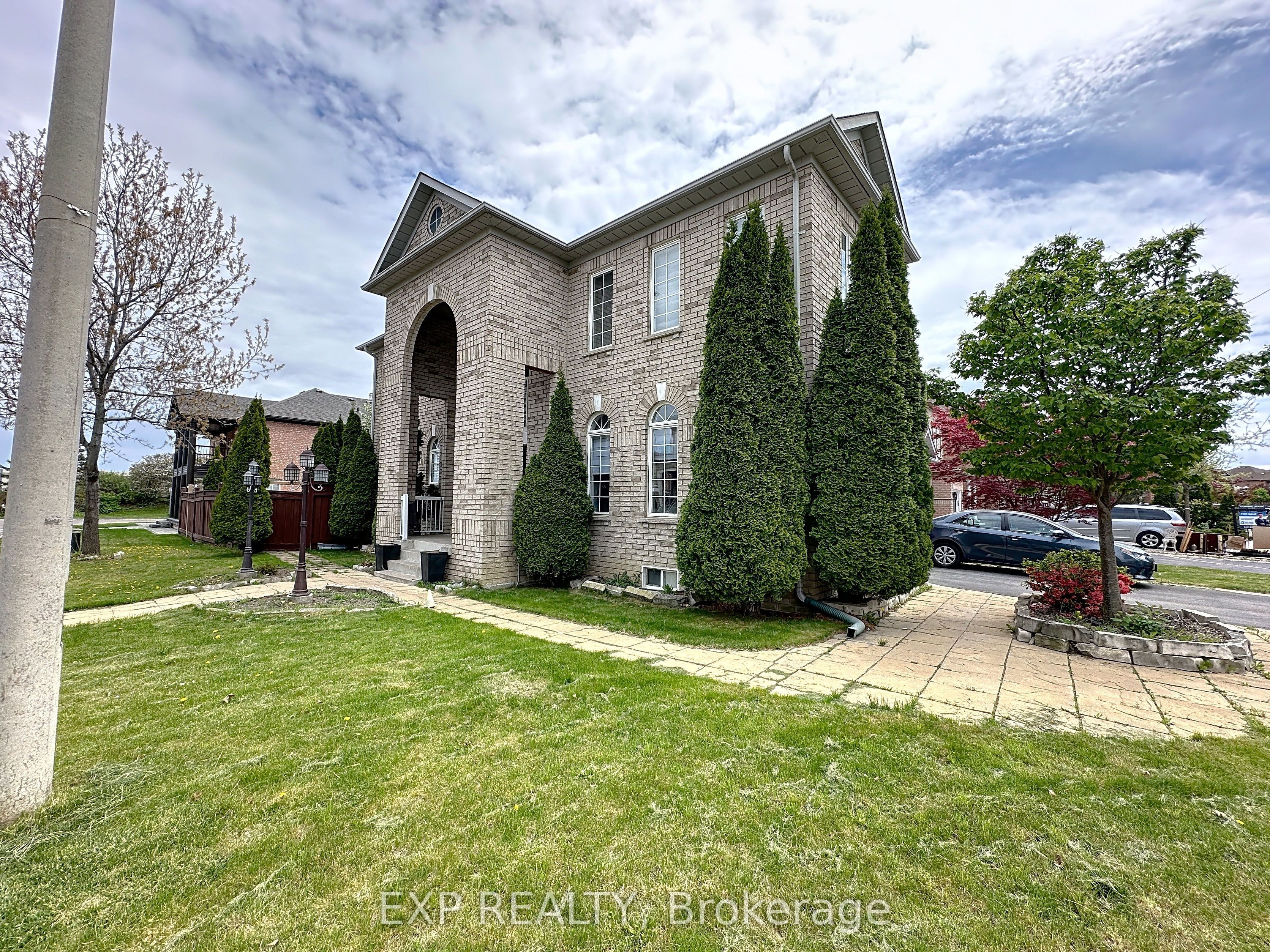129 Ledge Rock Drive E Property Photo 1