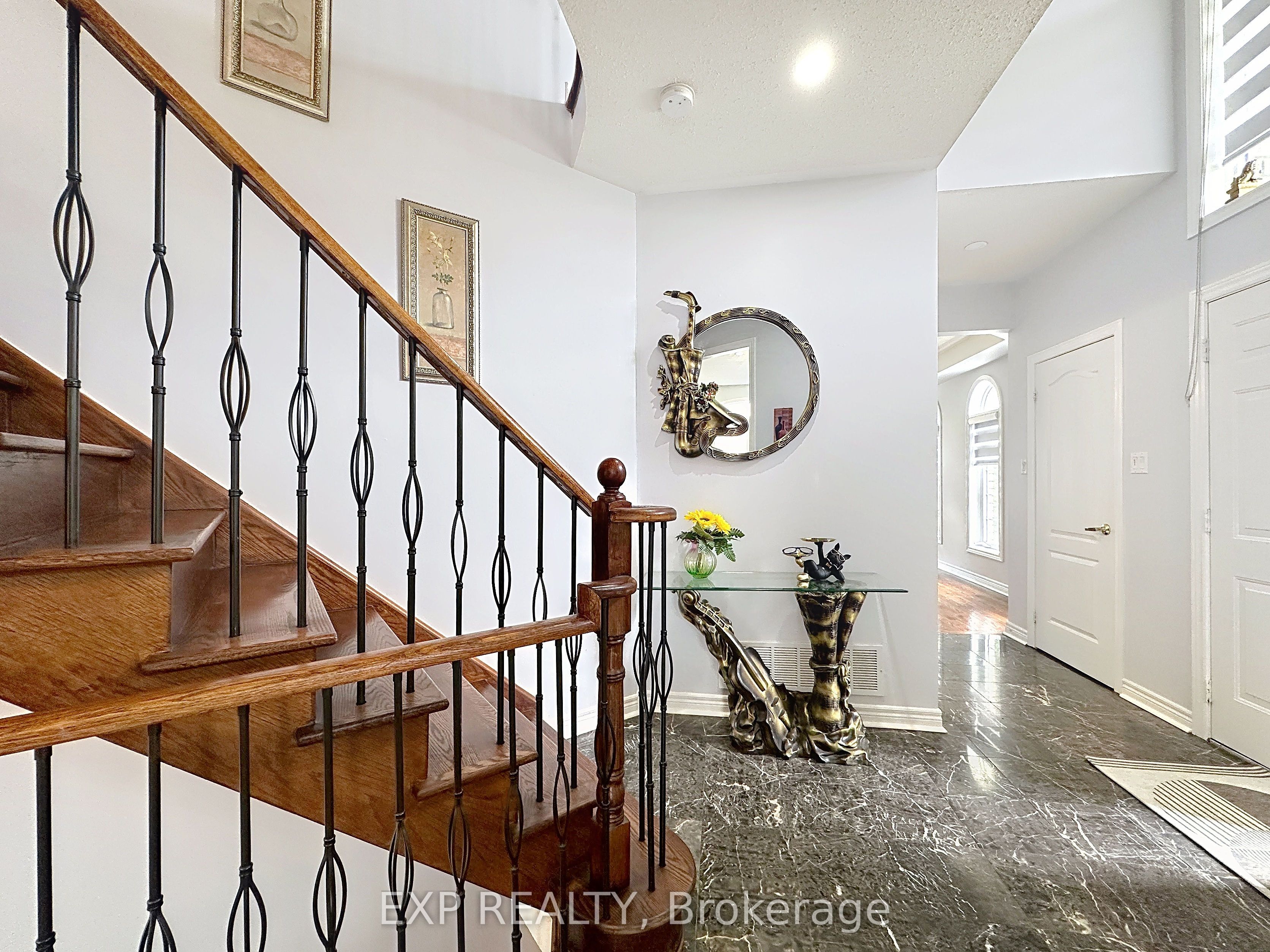 129 Ledge Rock Drive E Property Photo 7
