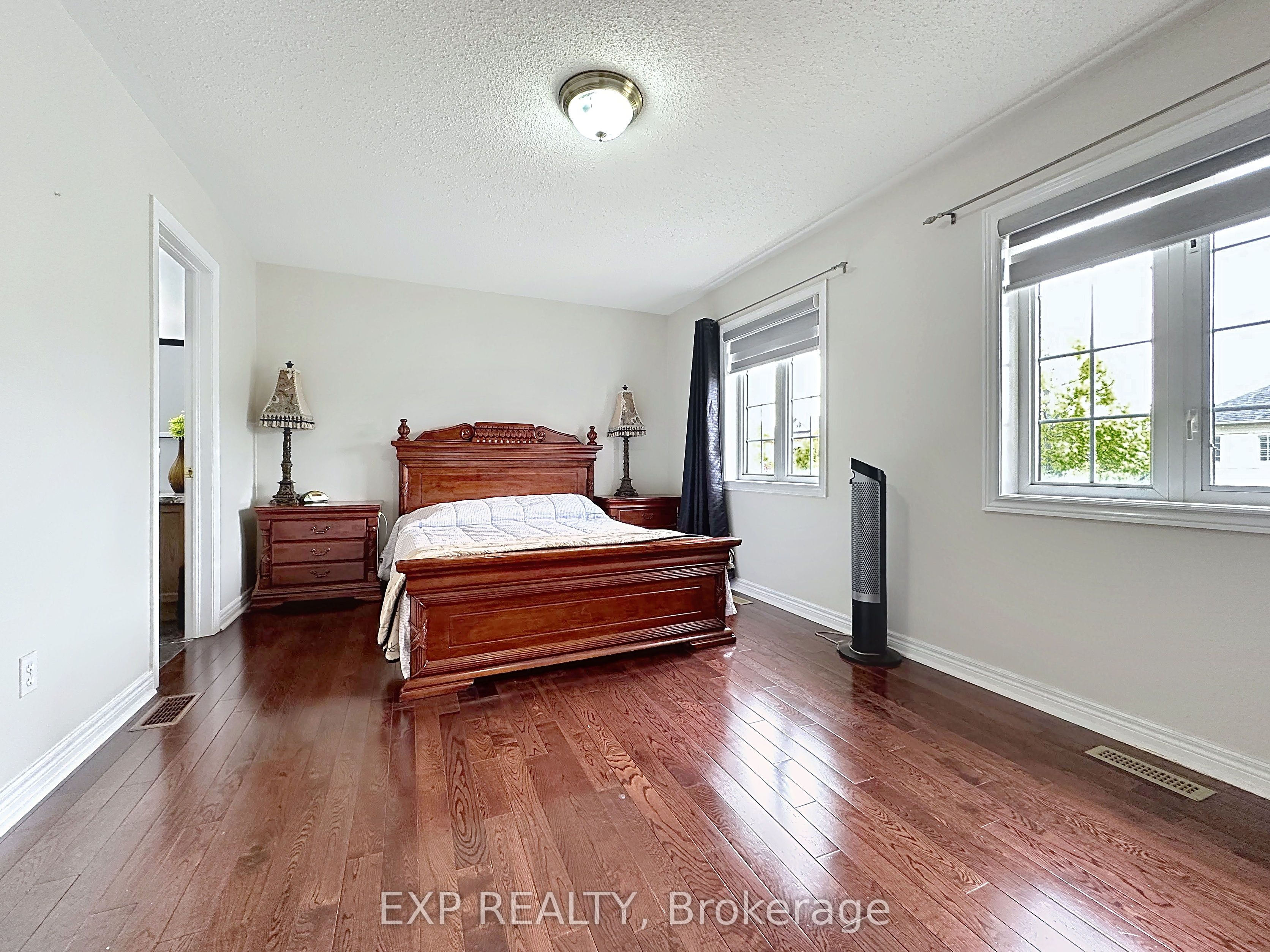 129 Ledge Rock Drive E Property Photo 17