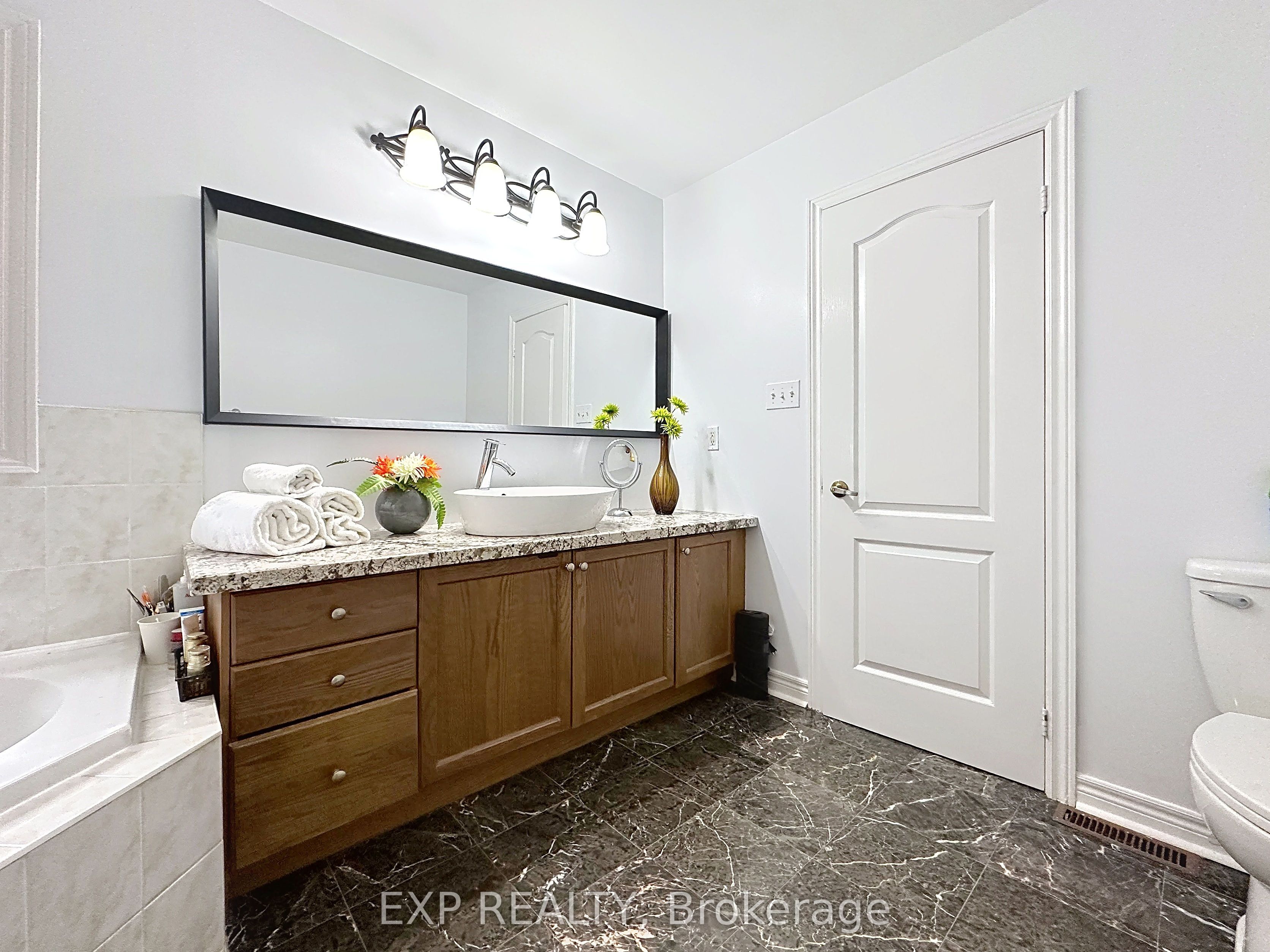 129 Ledge Rock Drive E Property Photo 27